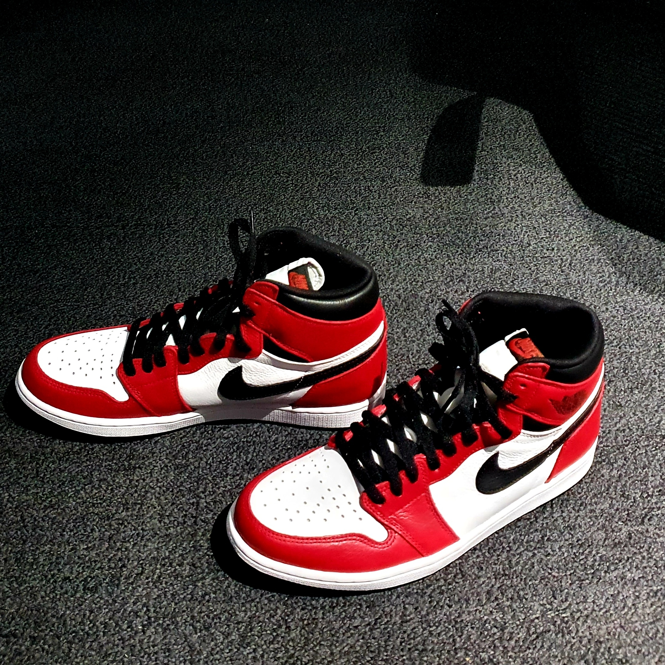 Jordan 1 Retro High OG Light Fusion Red 착용 스타일 - 2