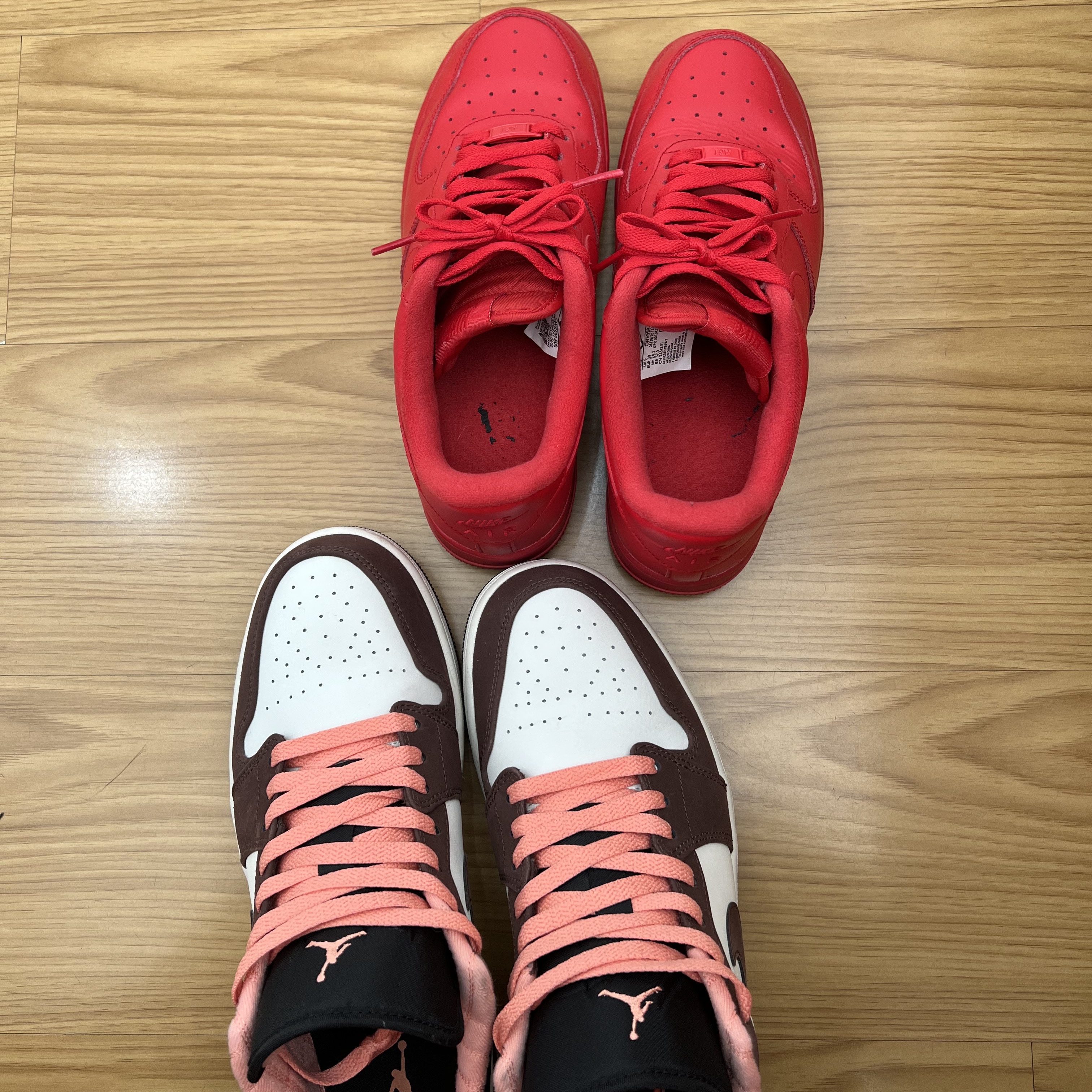 Jordan 1 Low SE Chocolate Bliss, Nike Air Force 1 '07 LV8 Low 1 Triple Red 착용 스타일