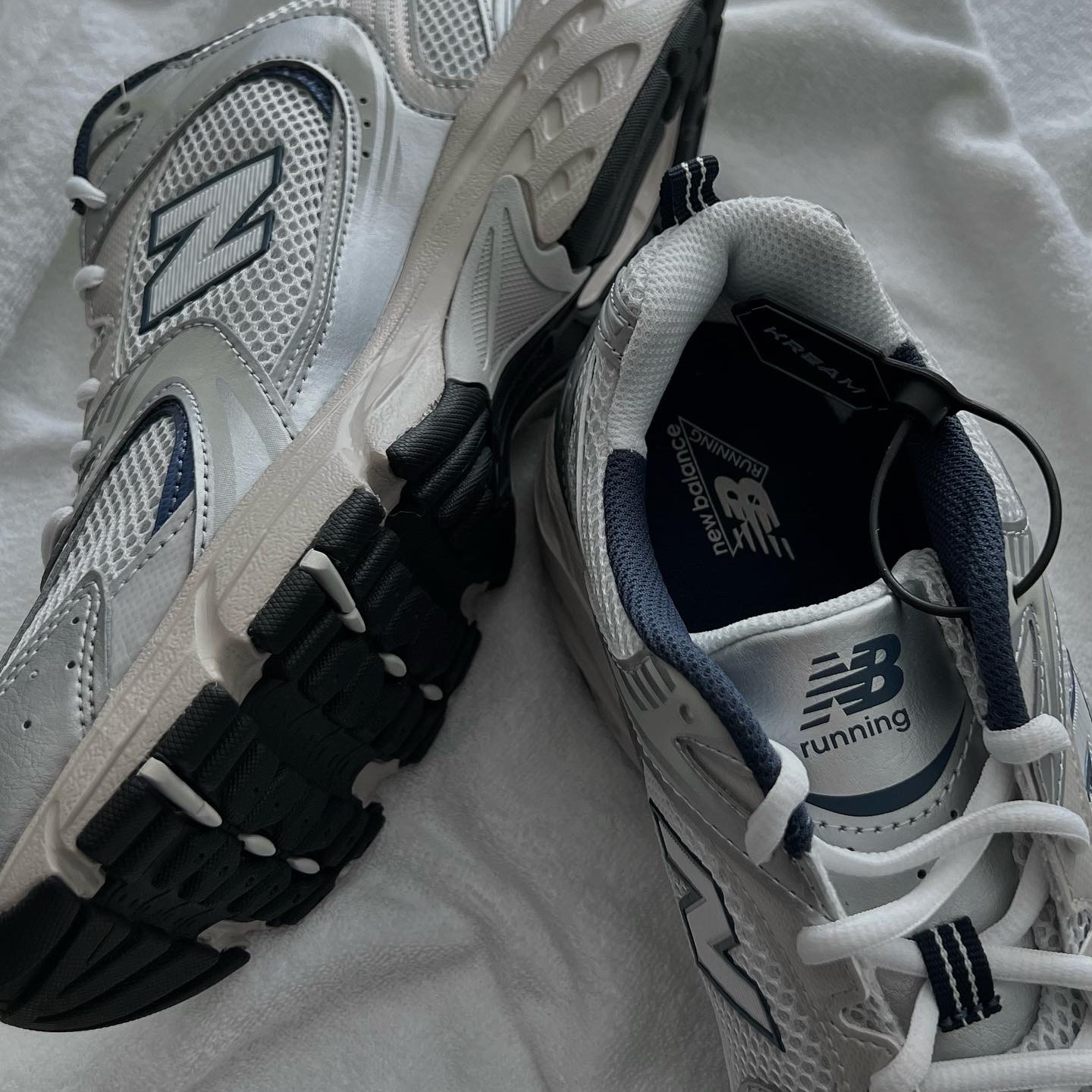 New Balance 530 Steel Grey 착용 스타일 - 5