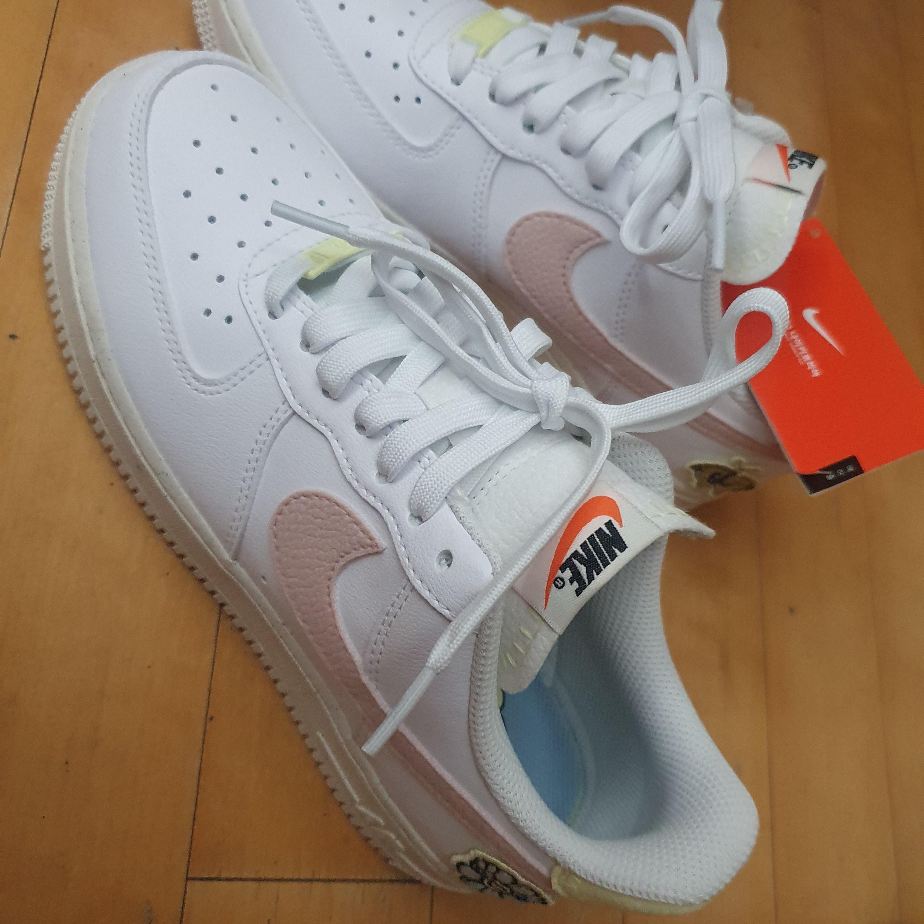 (W) Nike Air Force 1 '07 SE Next Nature White Pink Oxford 착용 스타일
