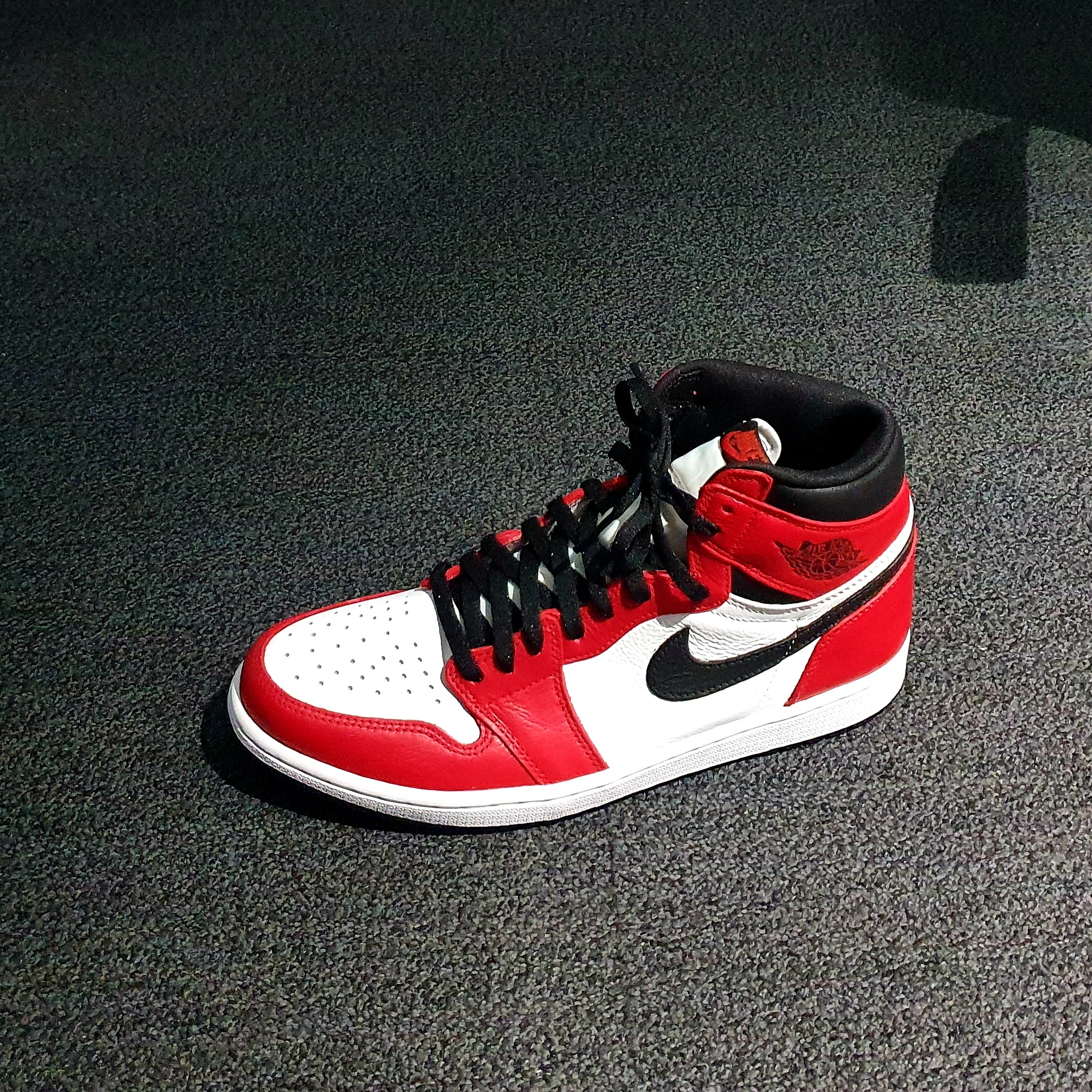 Jordan 1 Retro High OG Light Fusion Red 착용 스타일 - 1