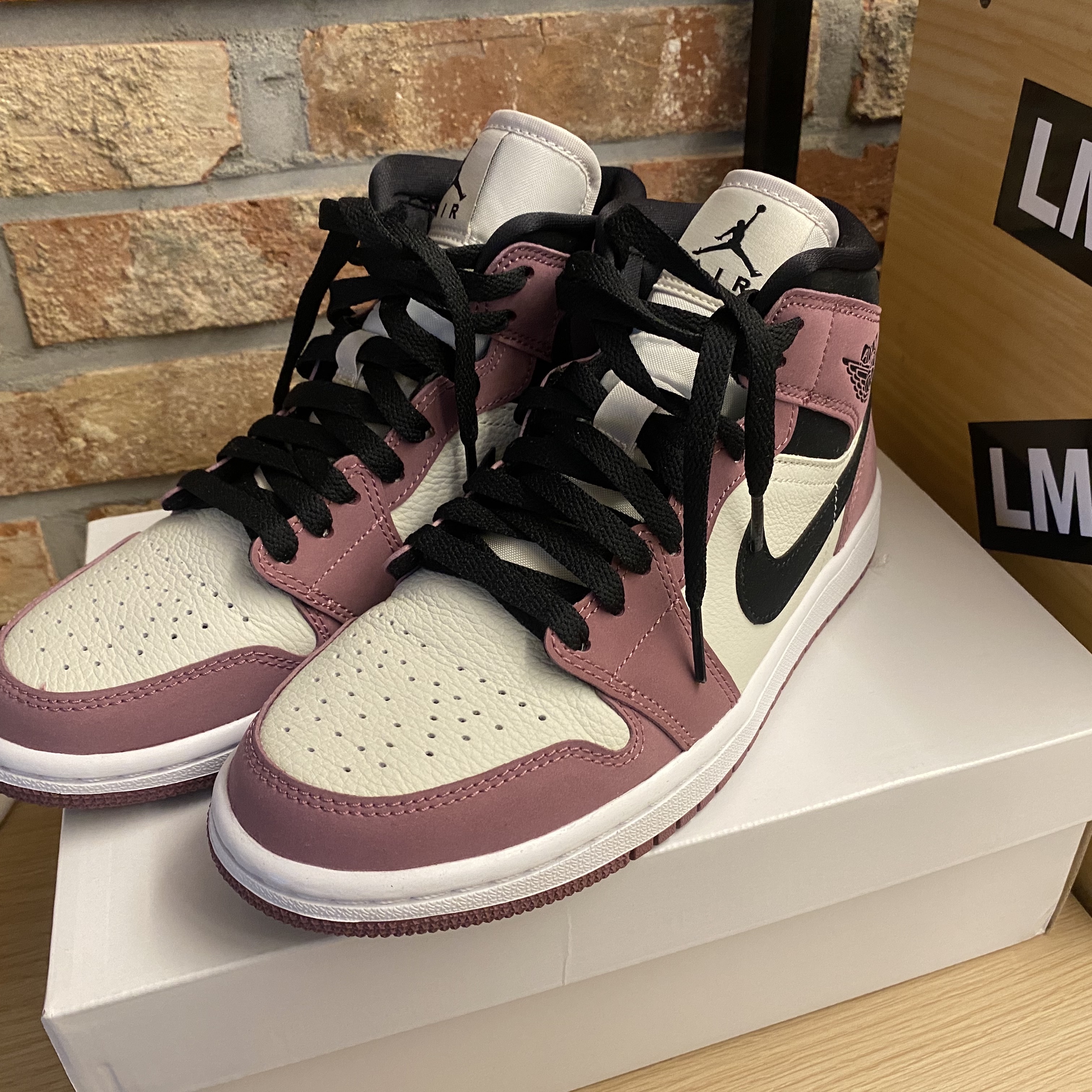 (W) Jordan 1 Mid SE Light Mulberry 착용 스타일