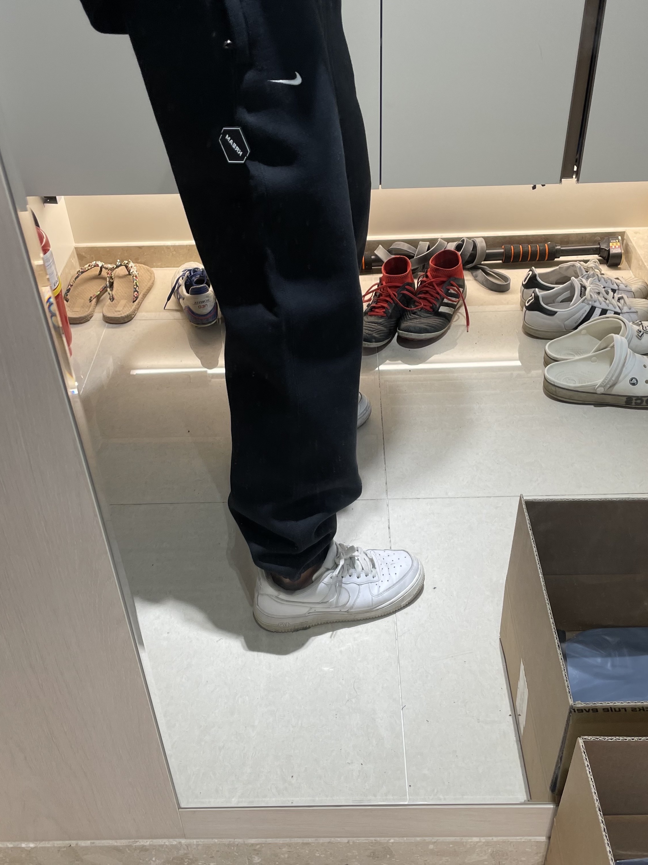 (W) Nike NRG Solo Swoosh Fleece Pants Black White - Asia, Nike Air Force 1 '07 Low White 착용 스타일