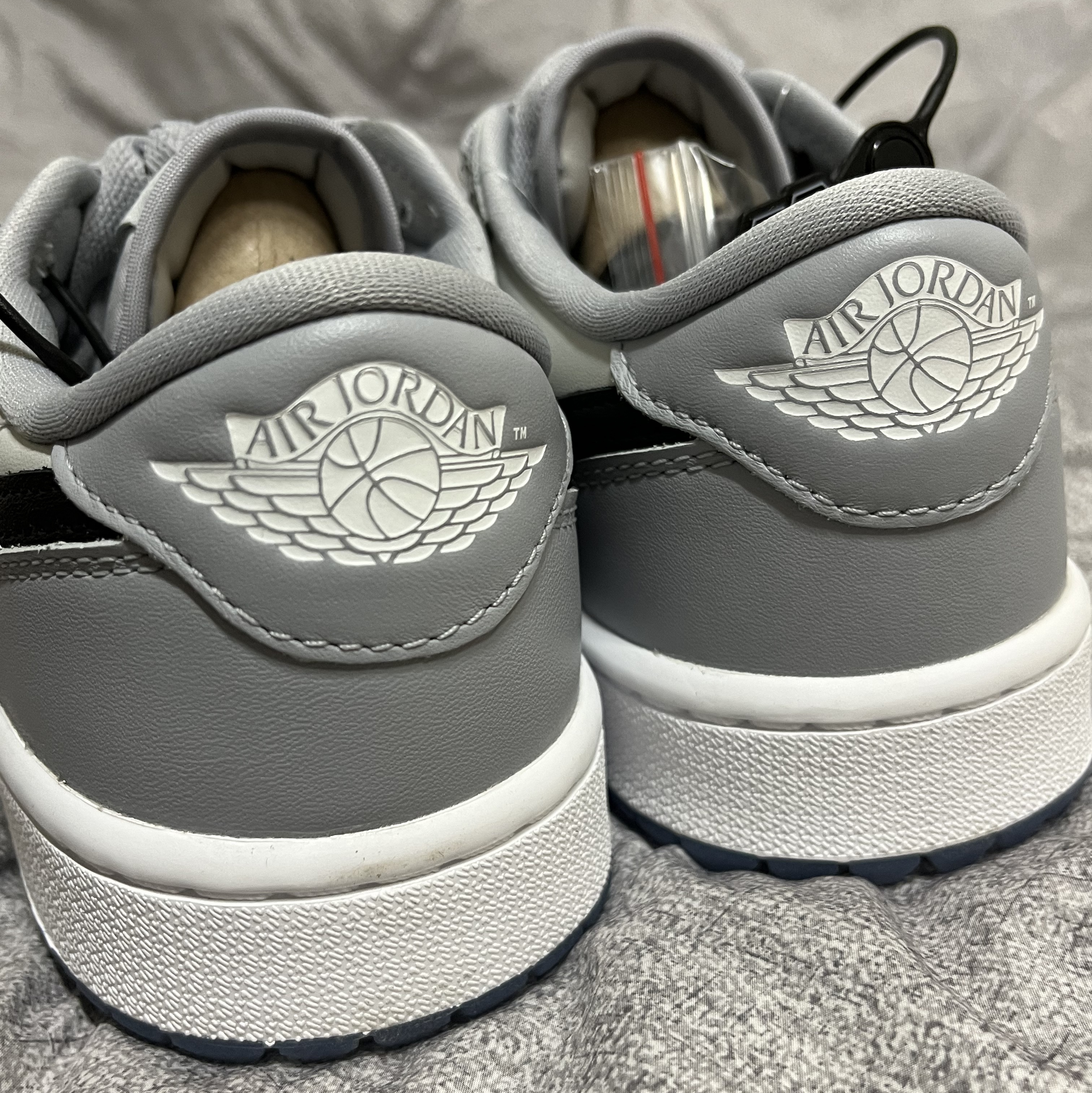 Jordan 1 Low Golf Wolf Grey 착용 스타일 - 1