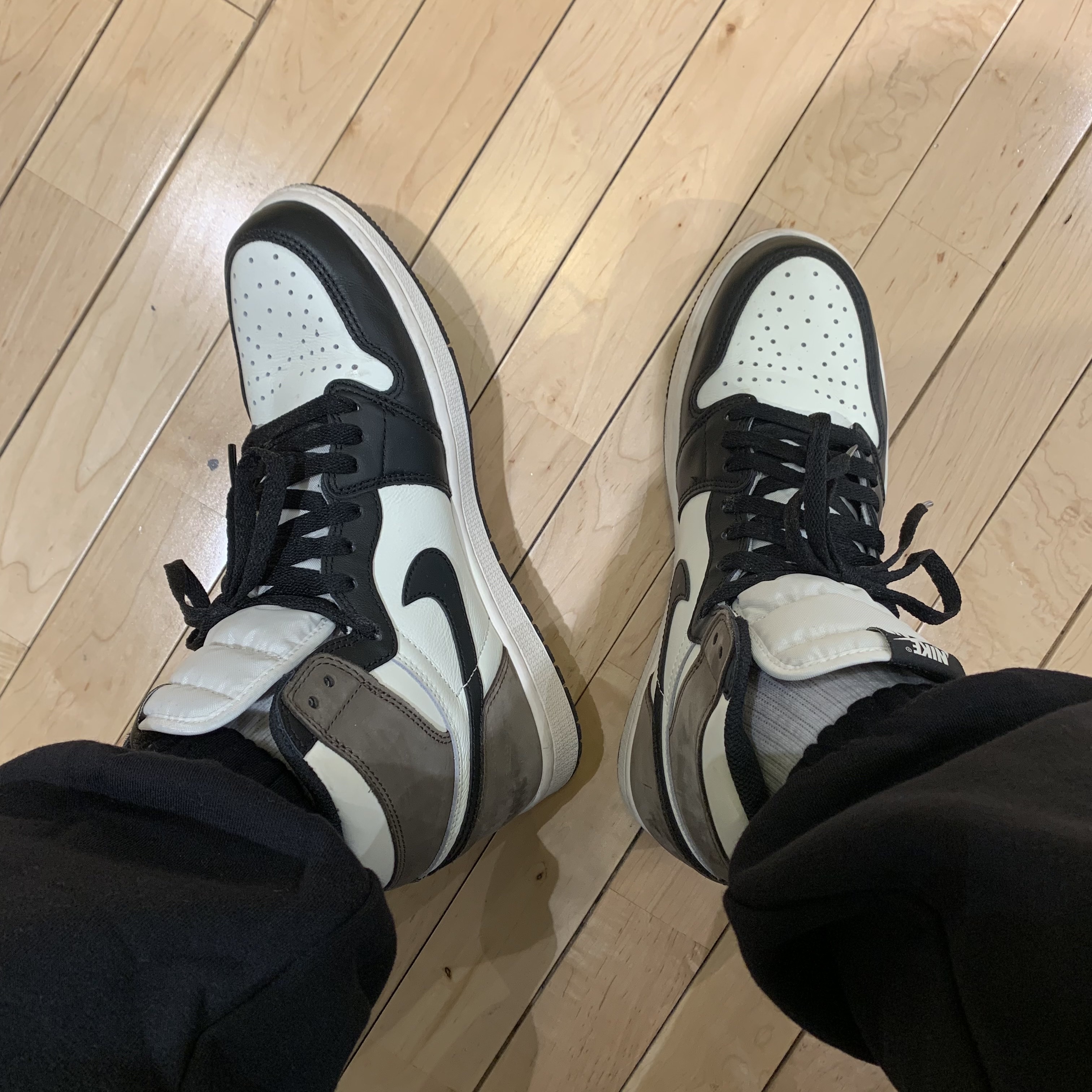 Jordan 1 Retro High OG Black Mocha 착용 스타일