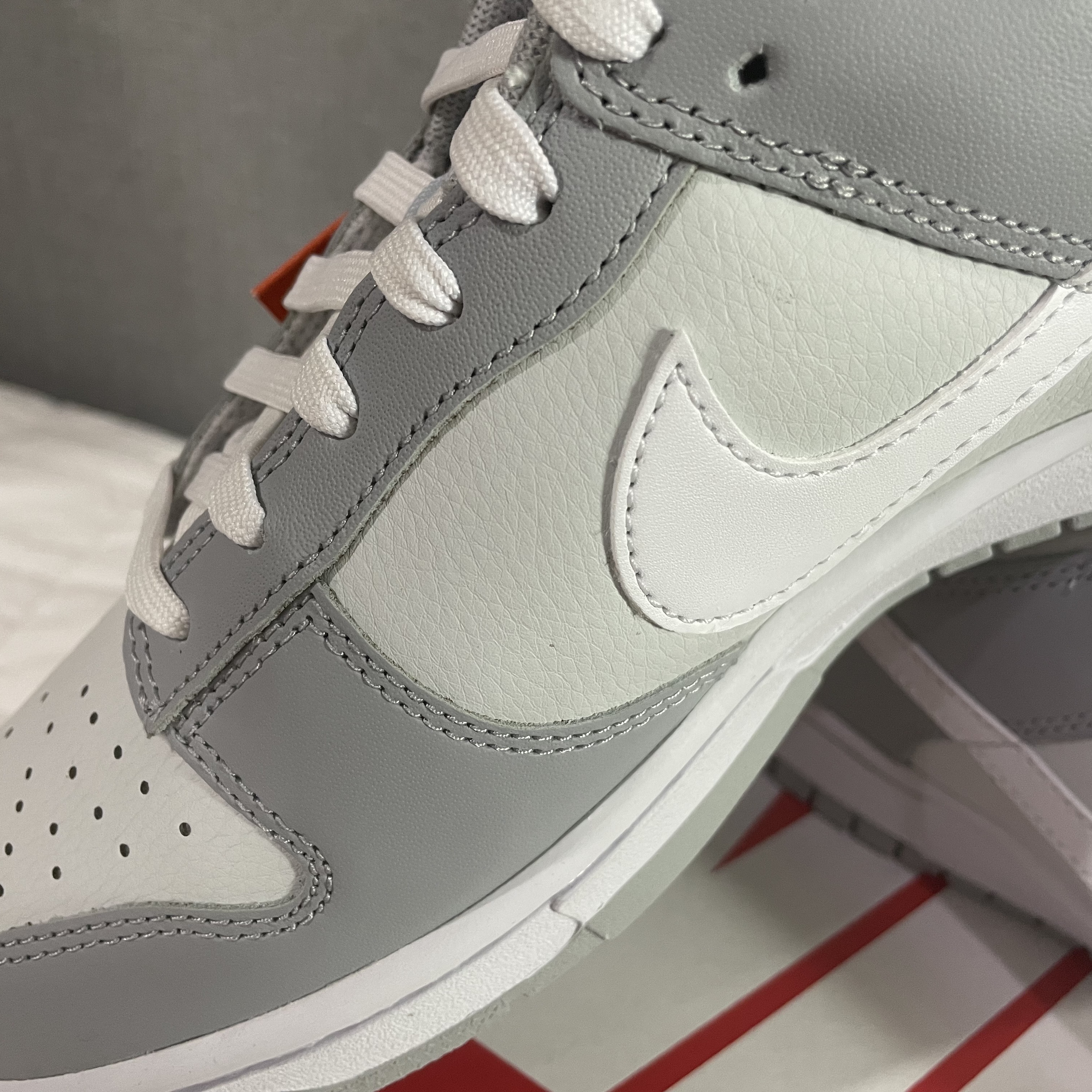 Nike Dunk Low Retro Wolf Grey 착용 스타일 - 2