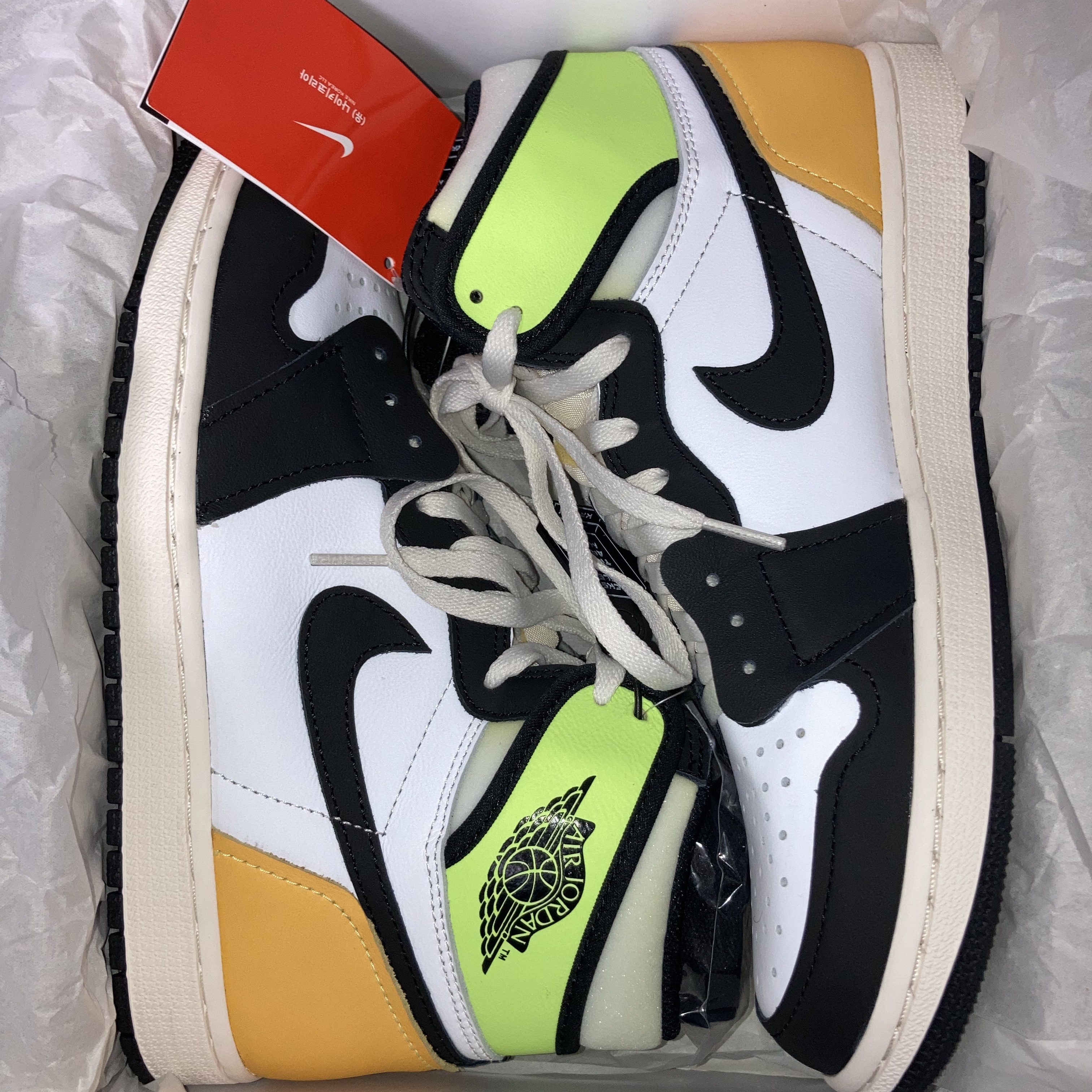 Jordan 1 Retro High OG Volt Gold 착용 스타일