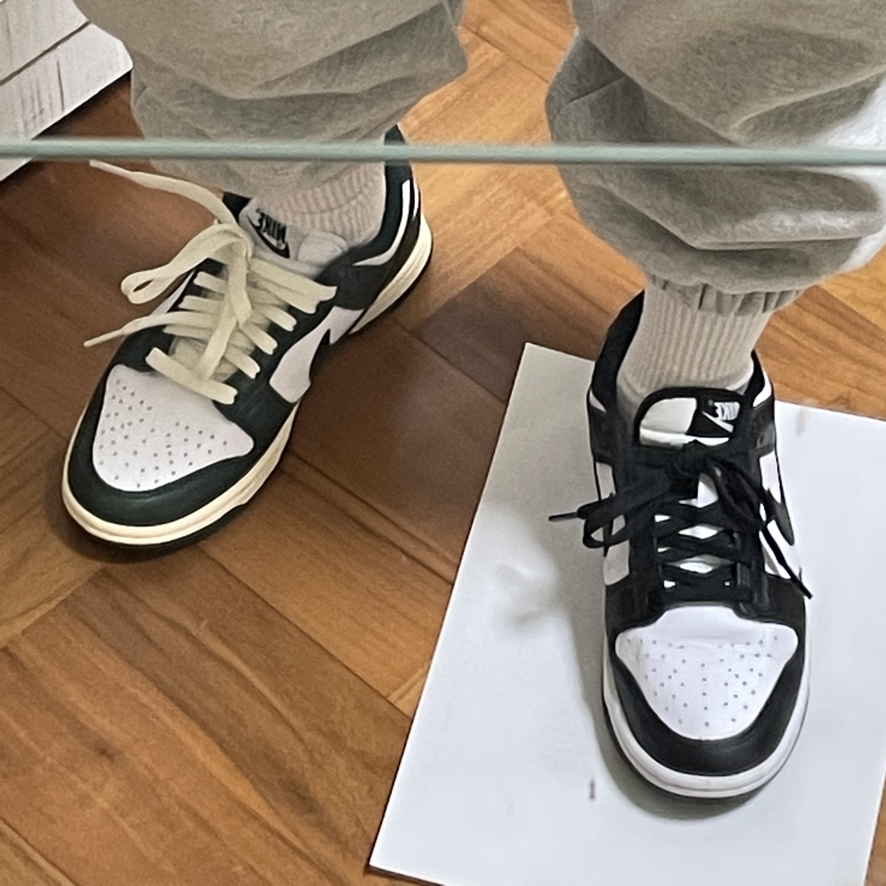 (W) Nike Dunk Low Vintage Green, (W) Nike Dunk Low Black 착용 스타일 - 1