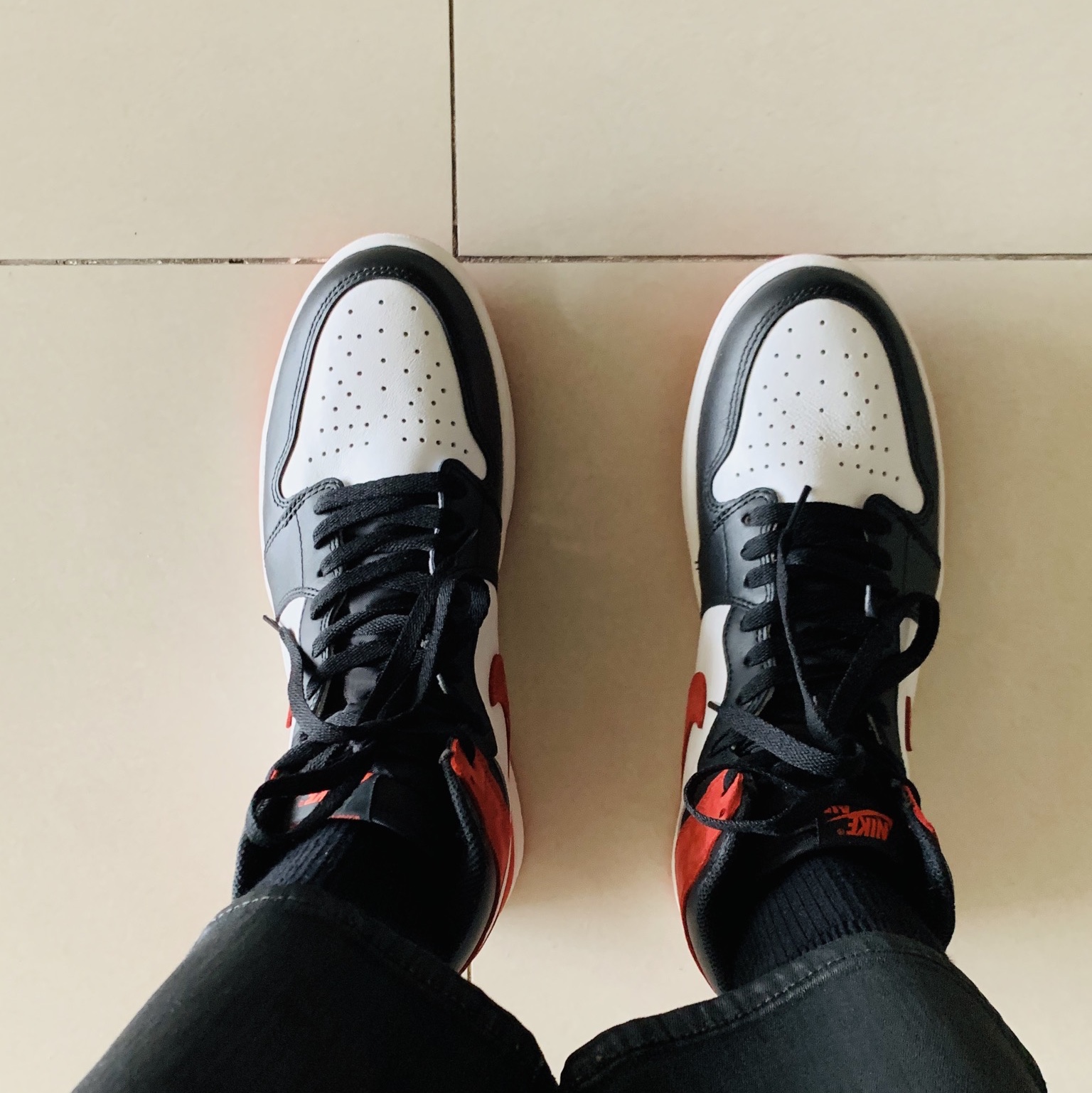Jordan 1 Retro High OG Track Red 착용 스타일 - 3
