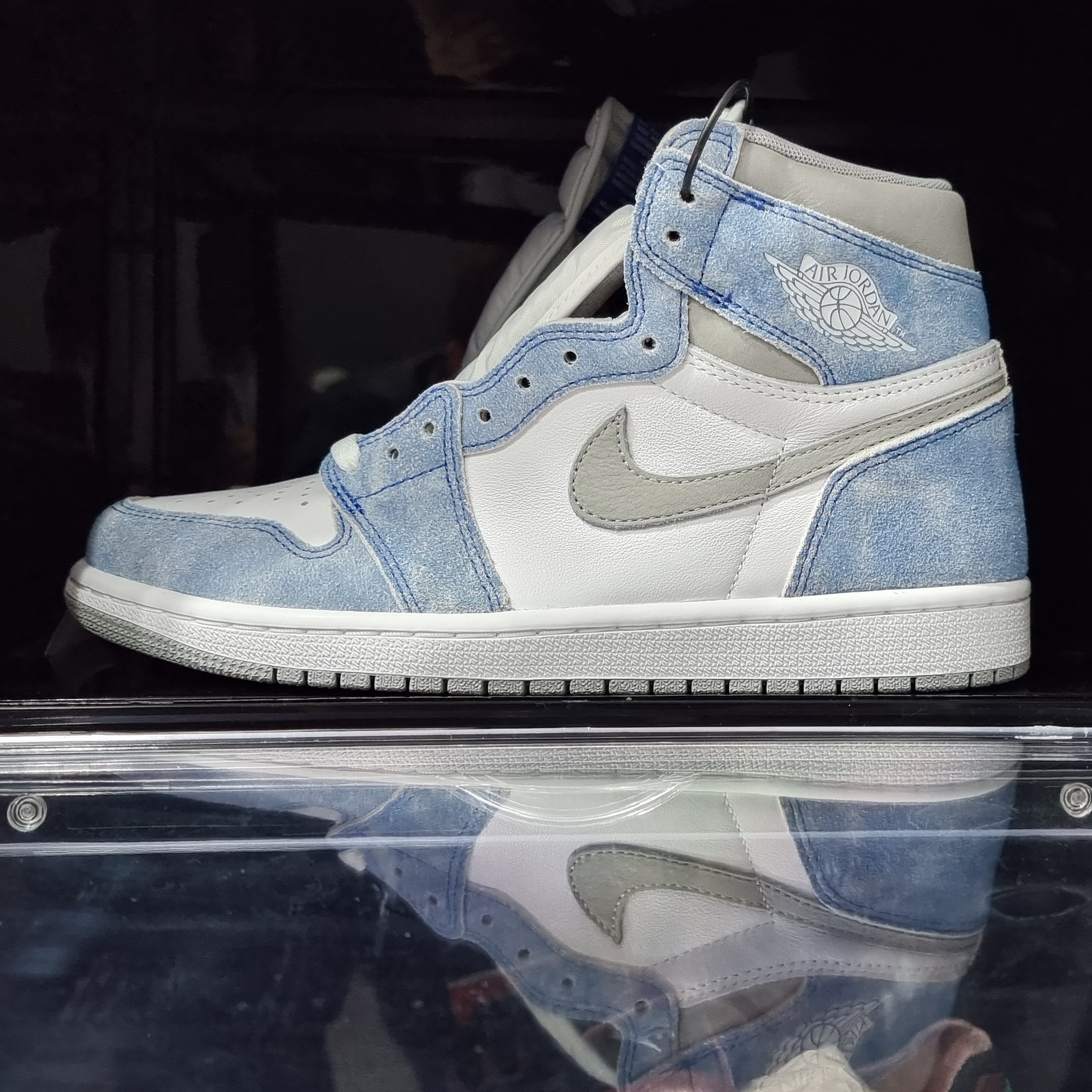 Jordan 1 Retro High OG Hyper Royal 착용 스타일 - 1