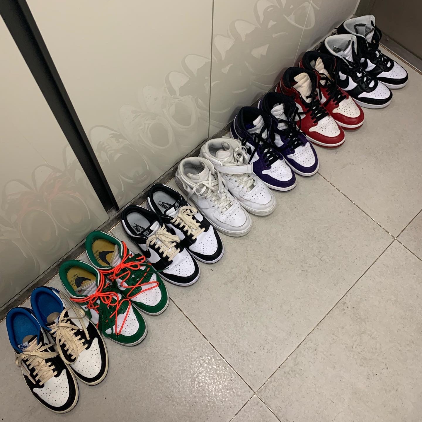 Jordan 1 x Travis Scott x Fragment Retro Low OG SP Military Blue, Nike x Off-White Dunk Low Pine Green 착용 스타일 - 2