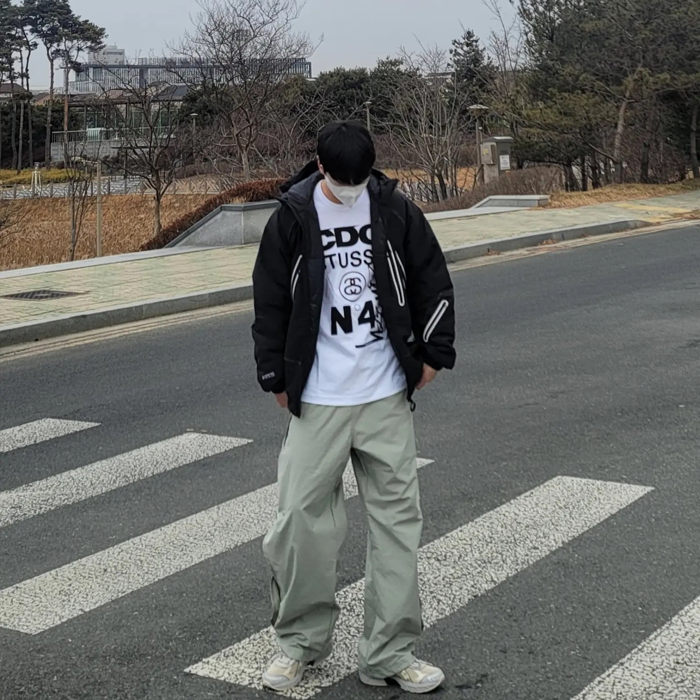 Palace Gore-tex Infinium P-Tech Jacket Black - 21FW, CDG x Stussy T-Shirt White 착용 스타일 - 1