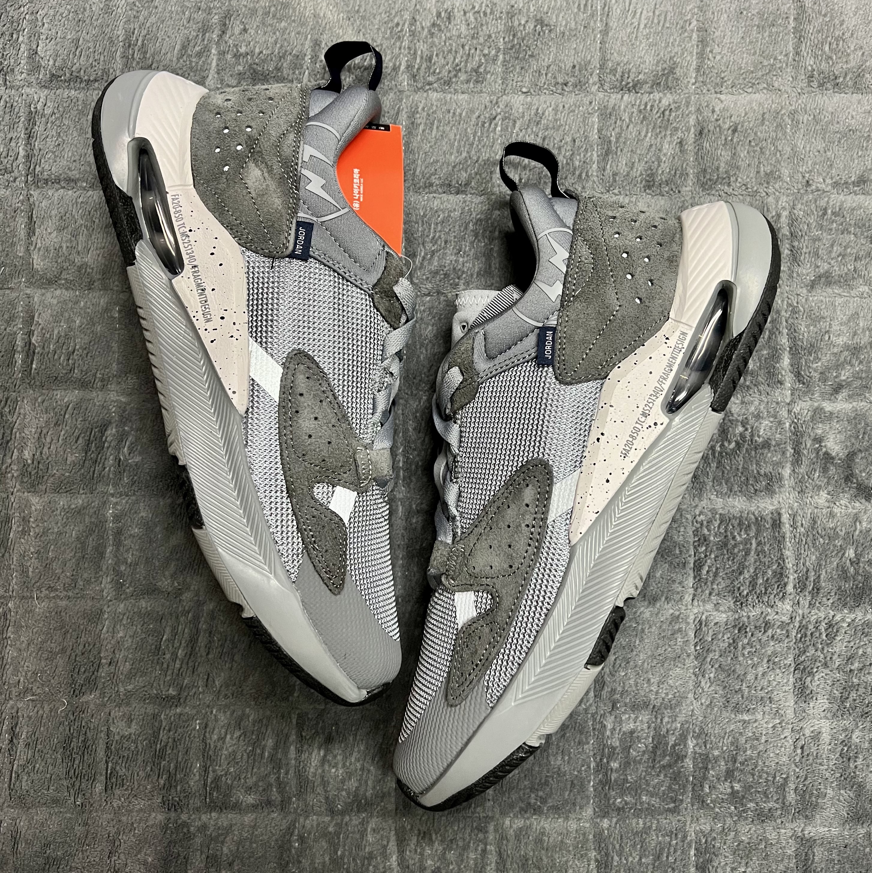 Jordan x Fragment Air Cadence SP Particle Grey 착용 스타일 - 1