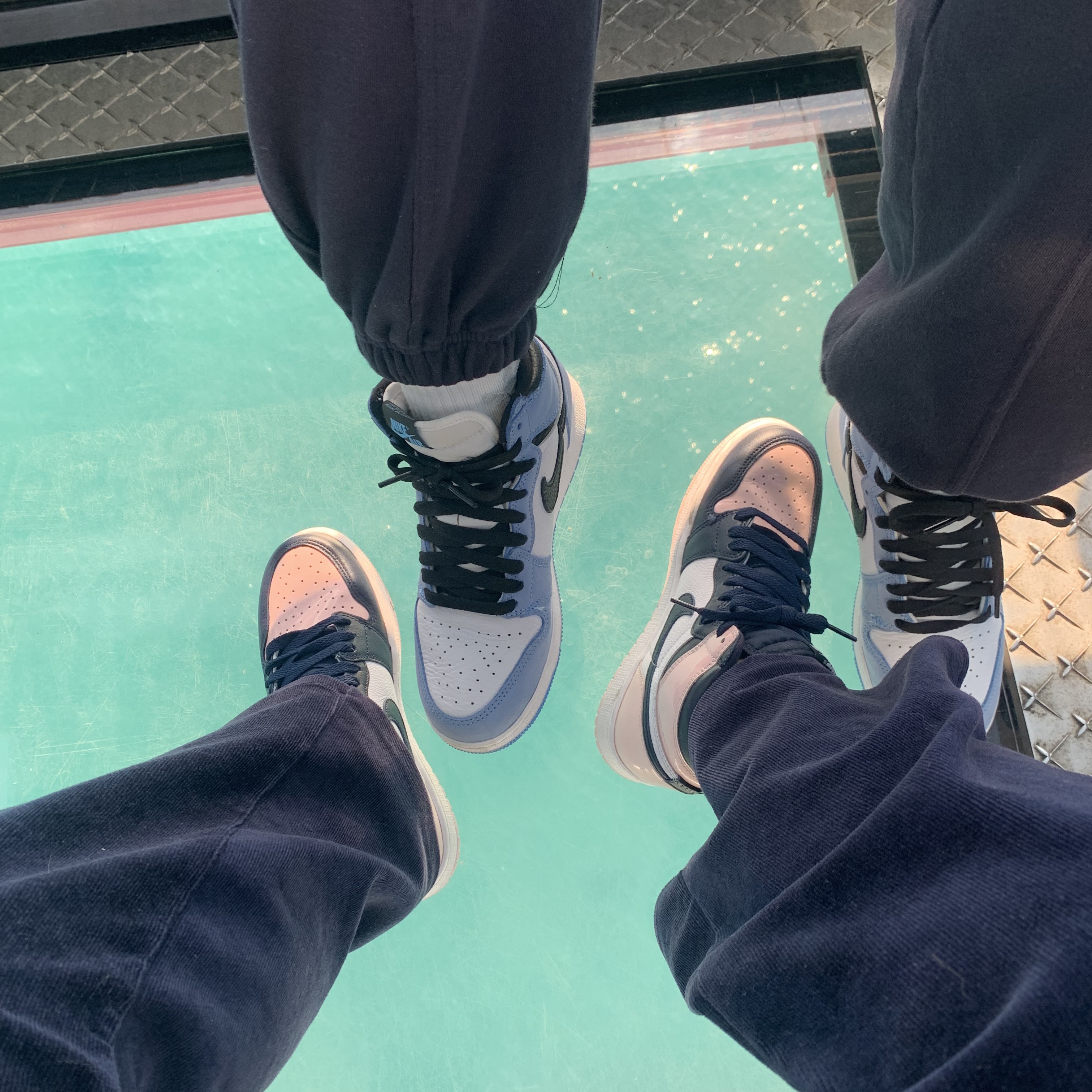(W) Jordan 1 Retro High OG Atmosphere, Jordan 1 Retro High OG University Blue 착용 스타일