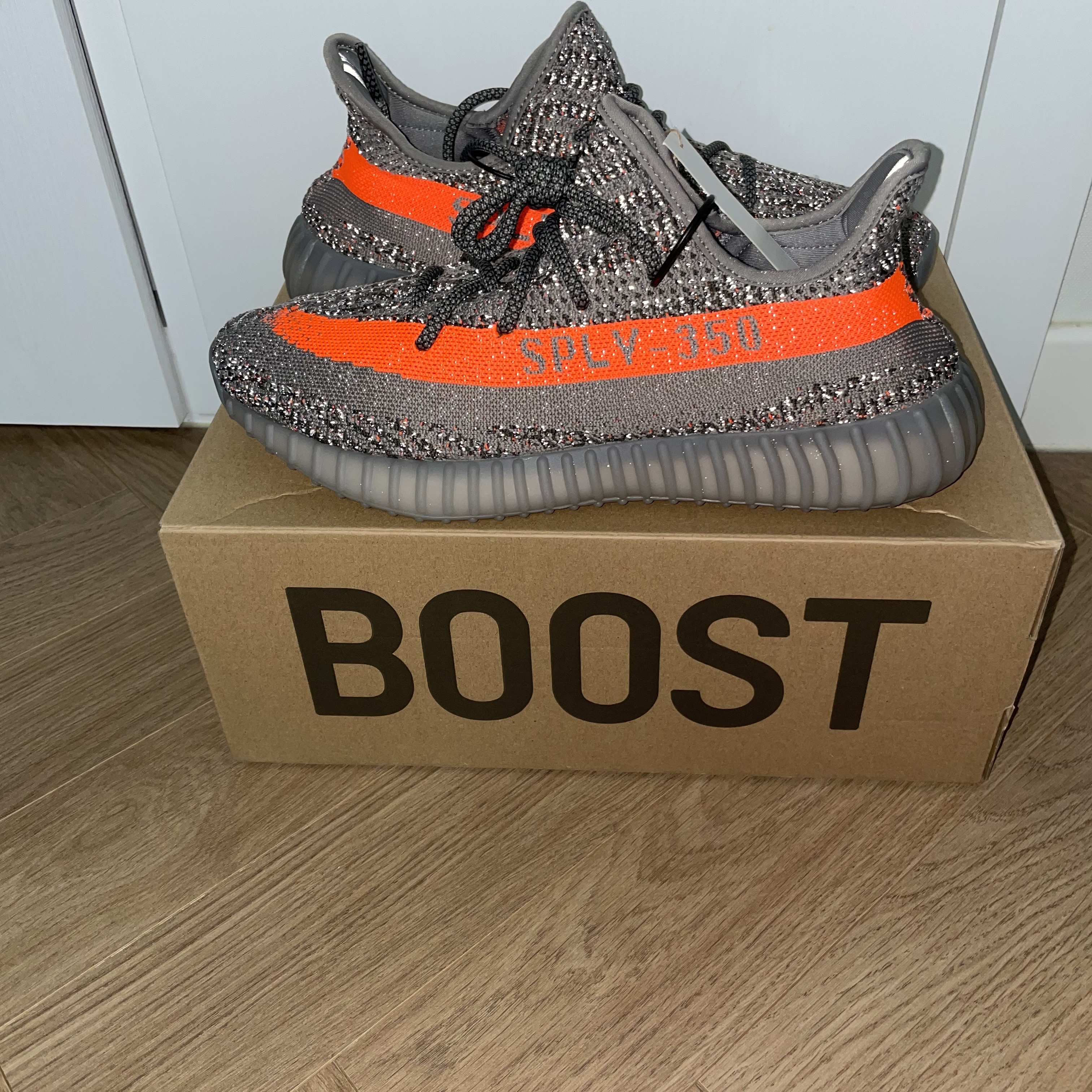 Adidas Yeezy Boost 350 V2 Beluga - Reflective 착용 스타일