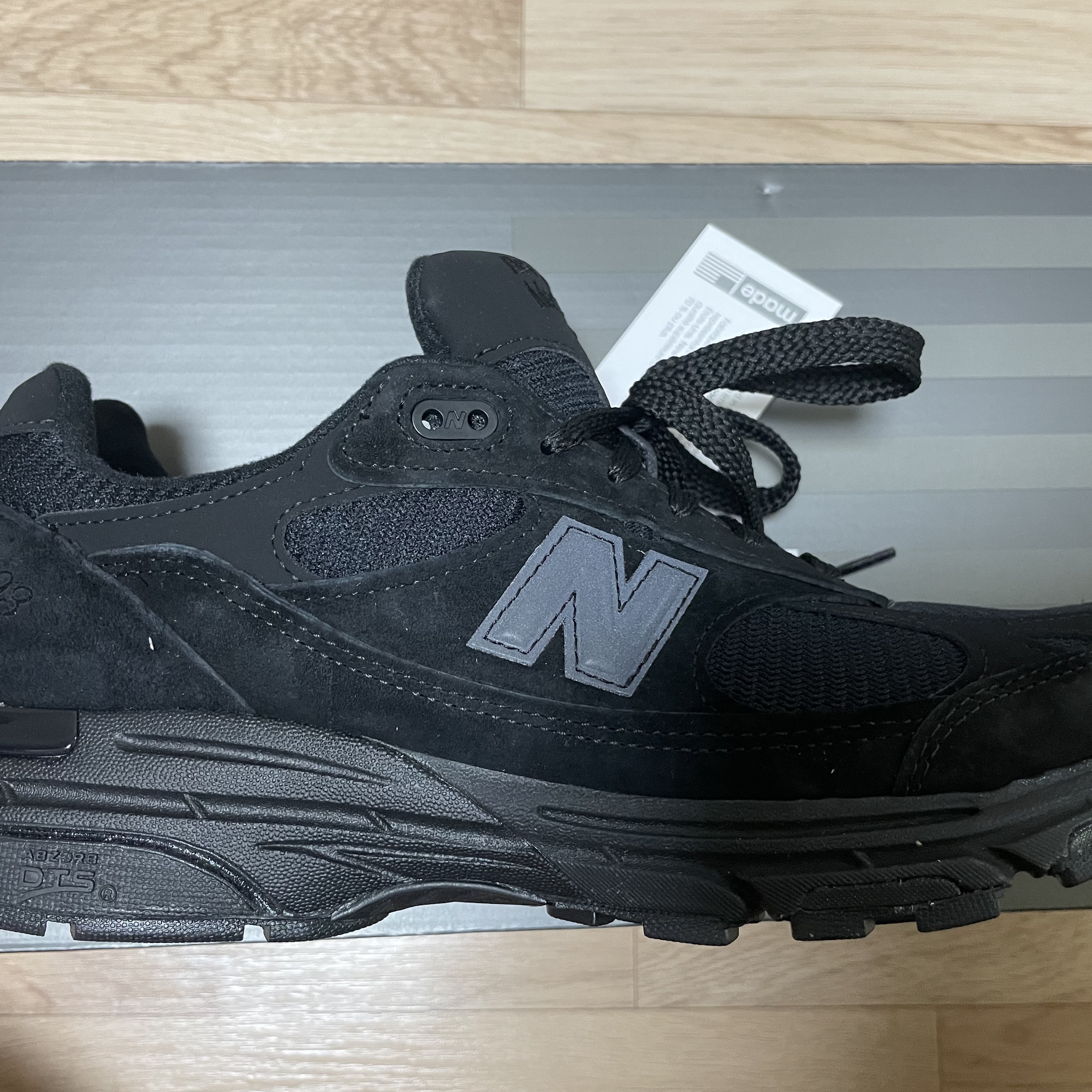 New Balance 993 Made in USA Triple Black - D Standard 착용 스타일 - 2