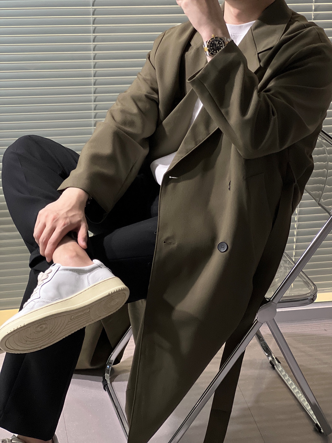 (W) Autry Medalist Low Leather Sneakers White, Autry Medalist Low Leather Sneakers White 착용 스타일 - 3