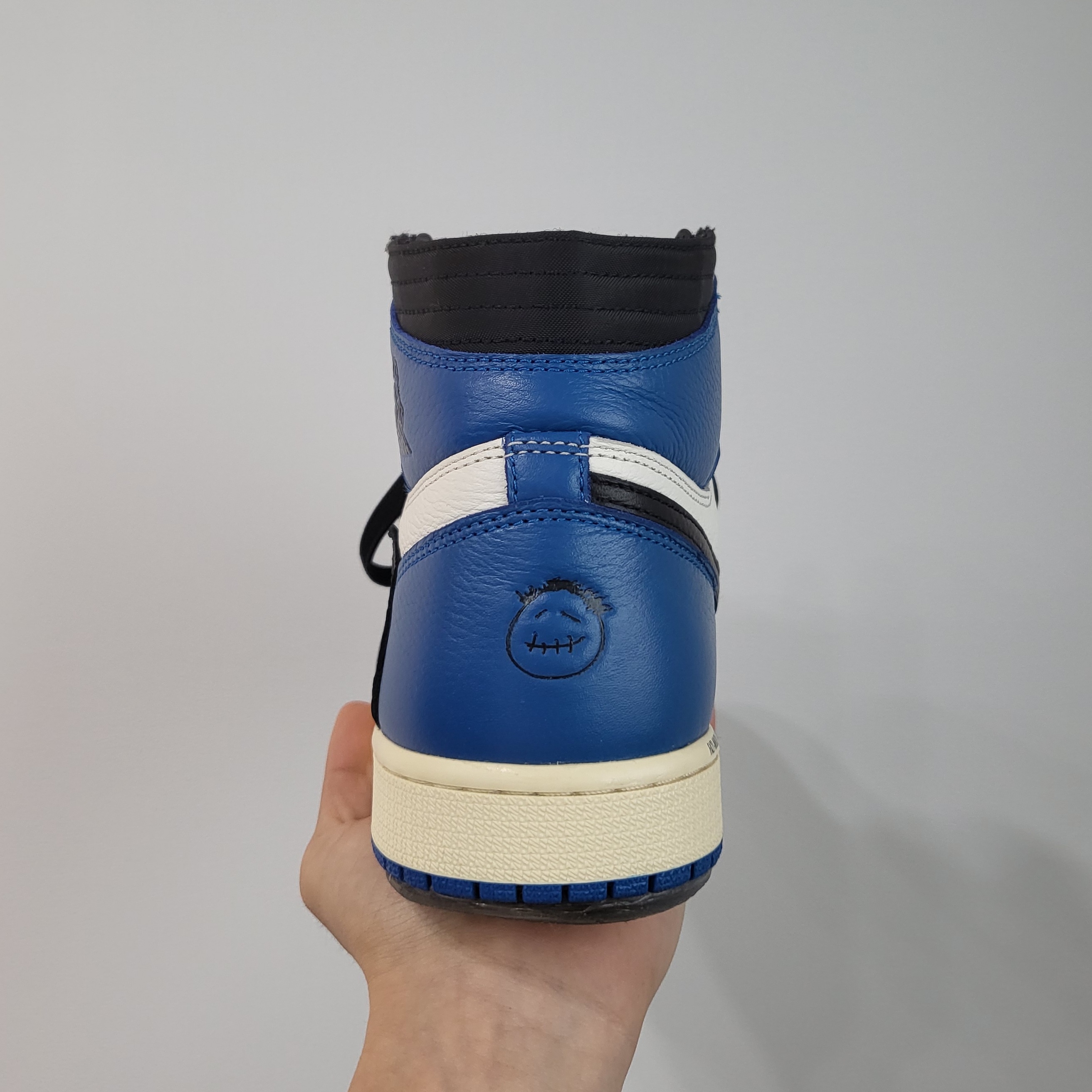 Jordan 1 x Travis Scott x Fragment Retro High OG SP Military Blue 착용 스타일 - 4