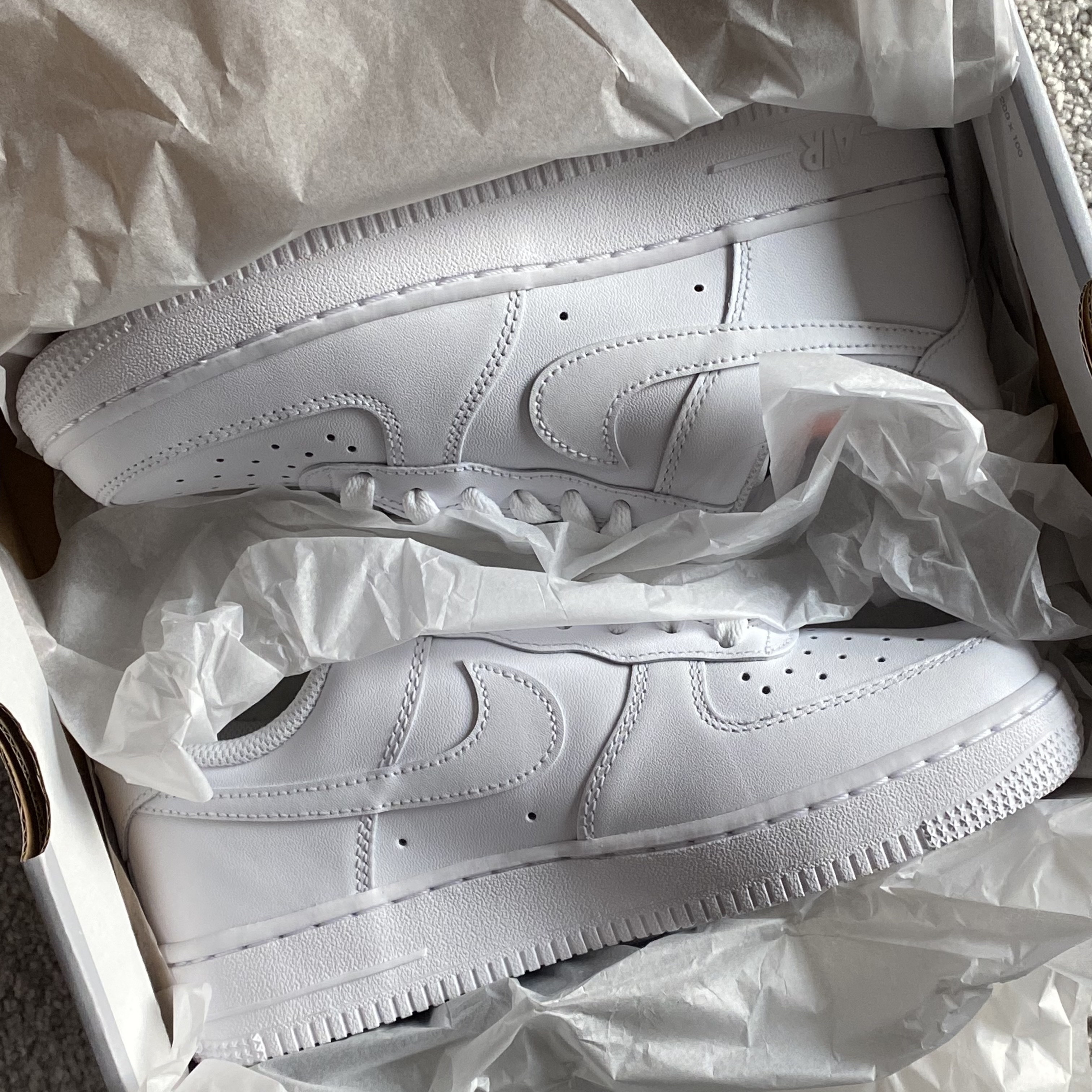 (W) Nike Air Force 1 '07 Low White, Nike Air Force 1 '07 Low White 착용 스타일 - 1