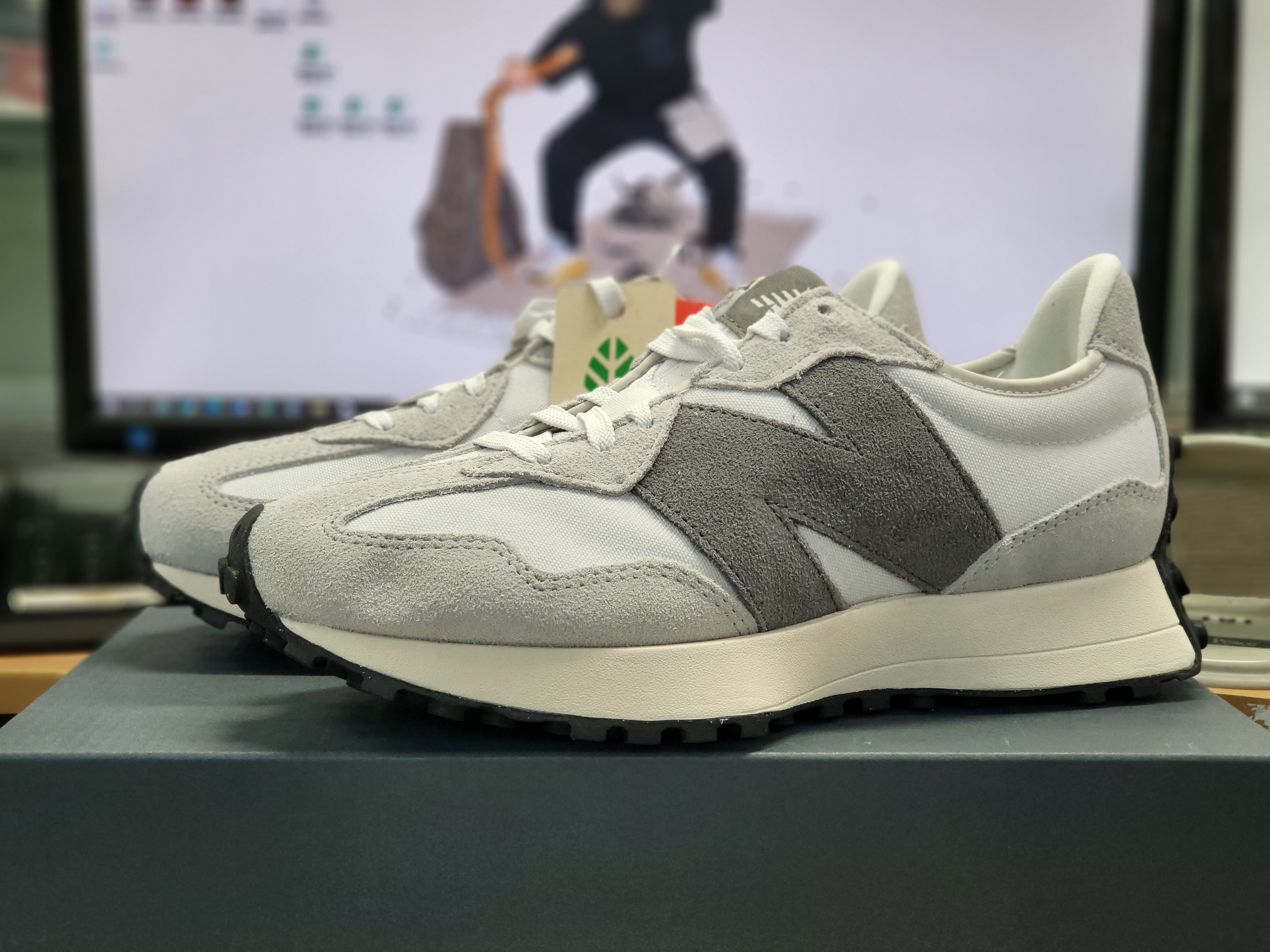 New Balance 327 Nimbus Cloud Rain Cloud 착용 스타일