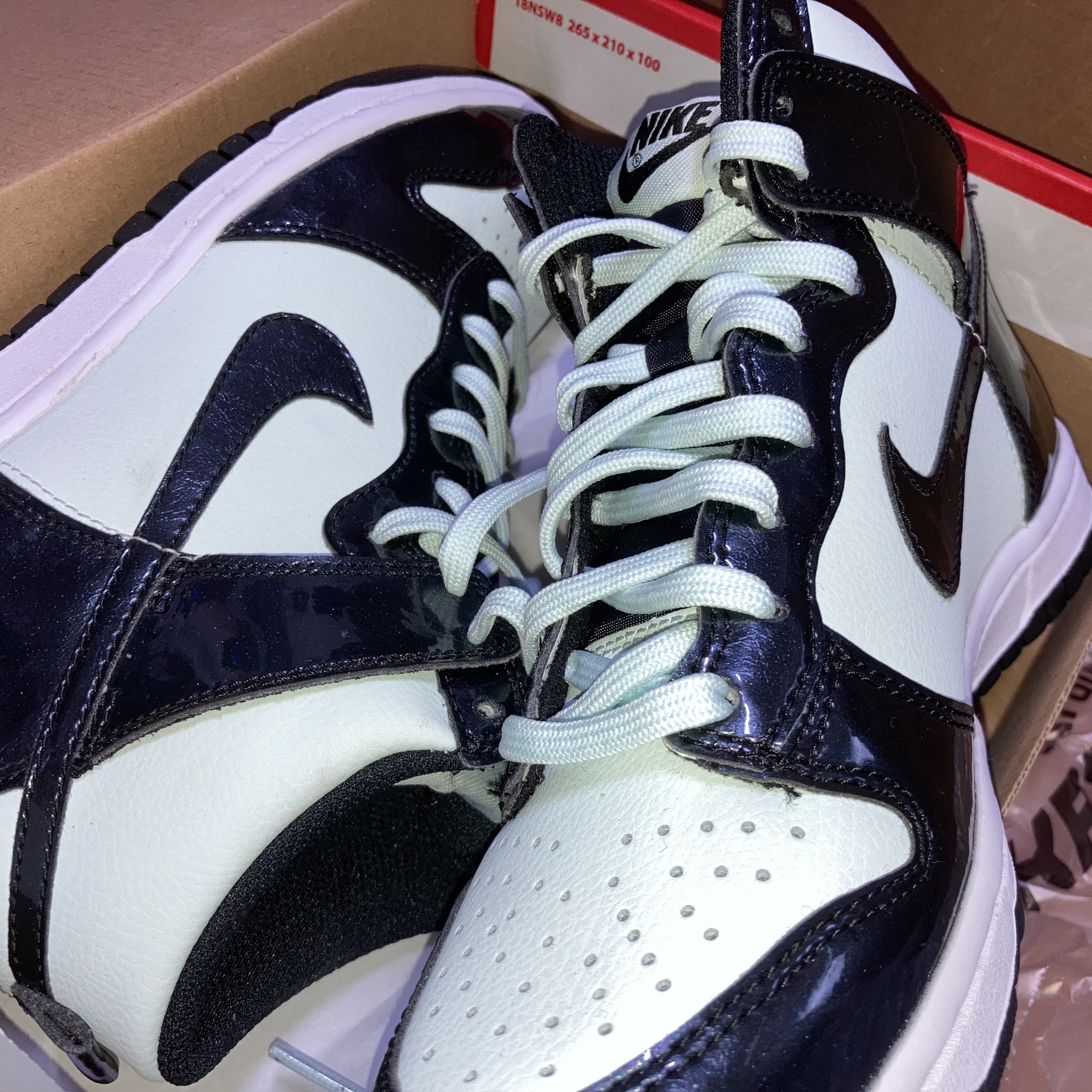 Nike Dunk High Barely Green 착용 스타일 - 2