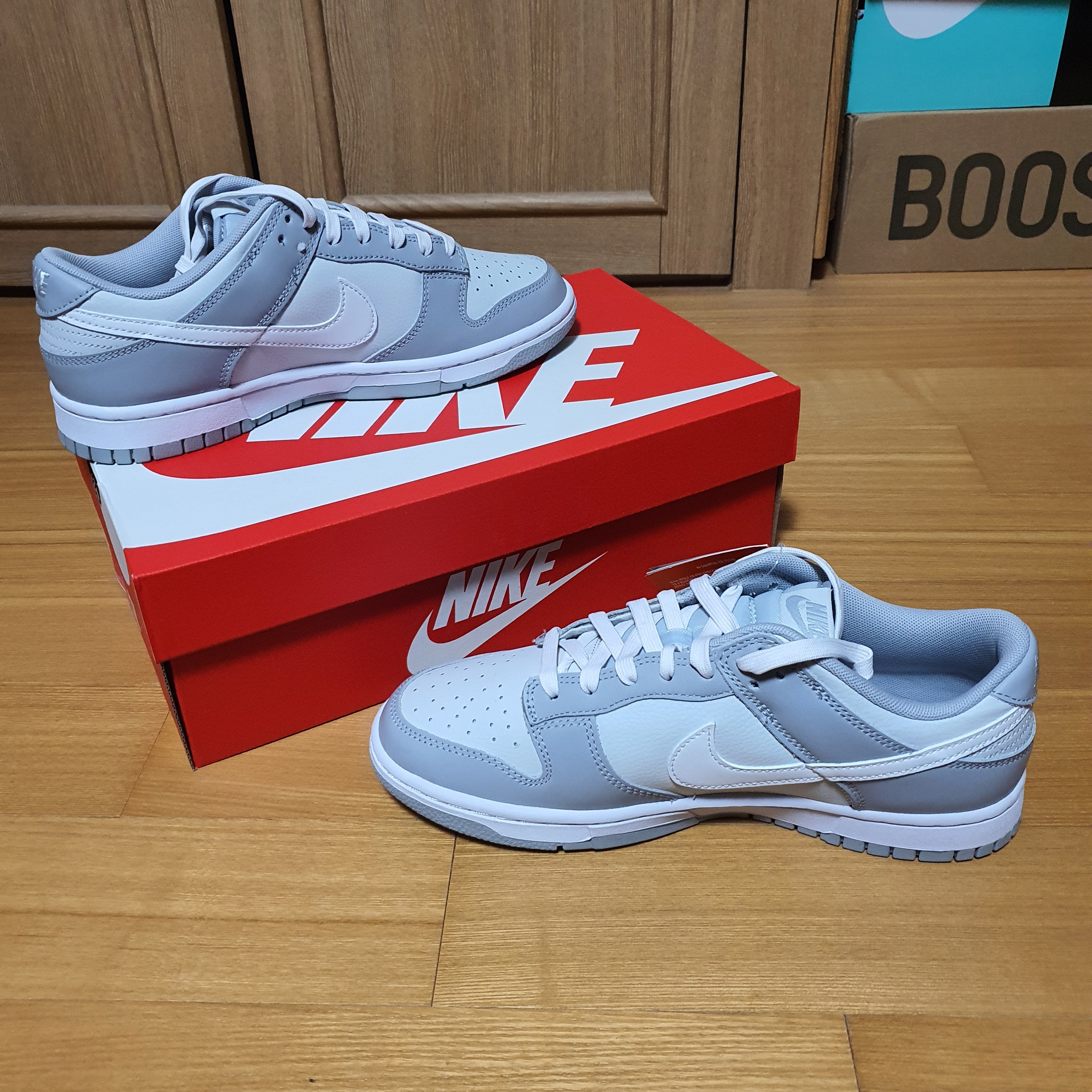 Nike Dunk Low Retro Wolf Grey 착용 스타일 - 2