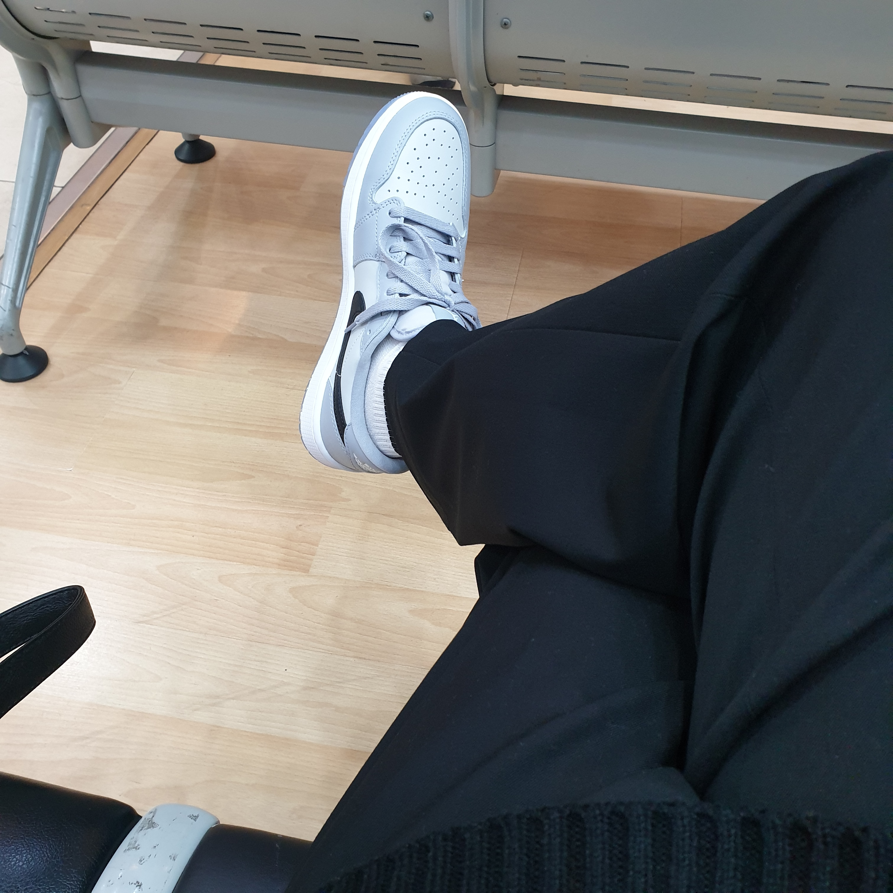 Jordan 1 Low Golf Wolf Grey 착용 스타일 - 2