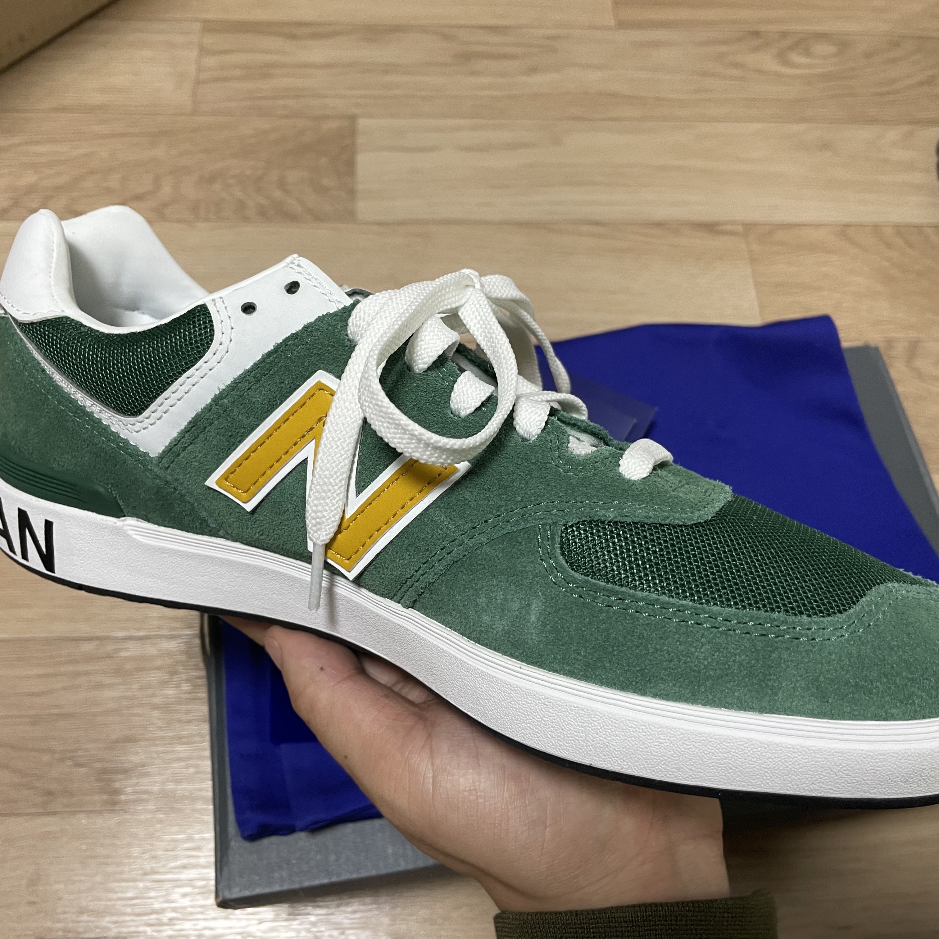 New Balance x Comme des Garcons Junya Watanabe Man AM574 Green 착용 스타일 - 2