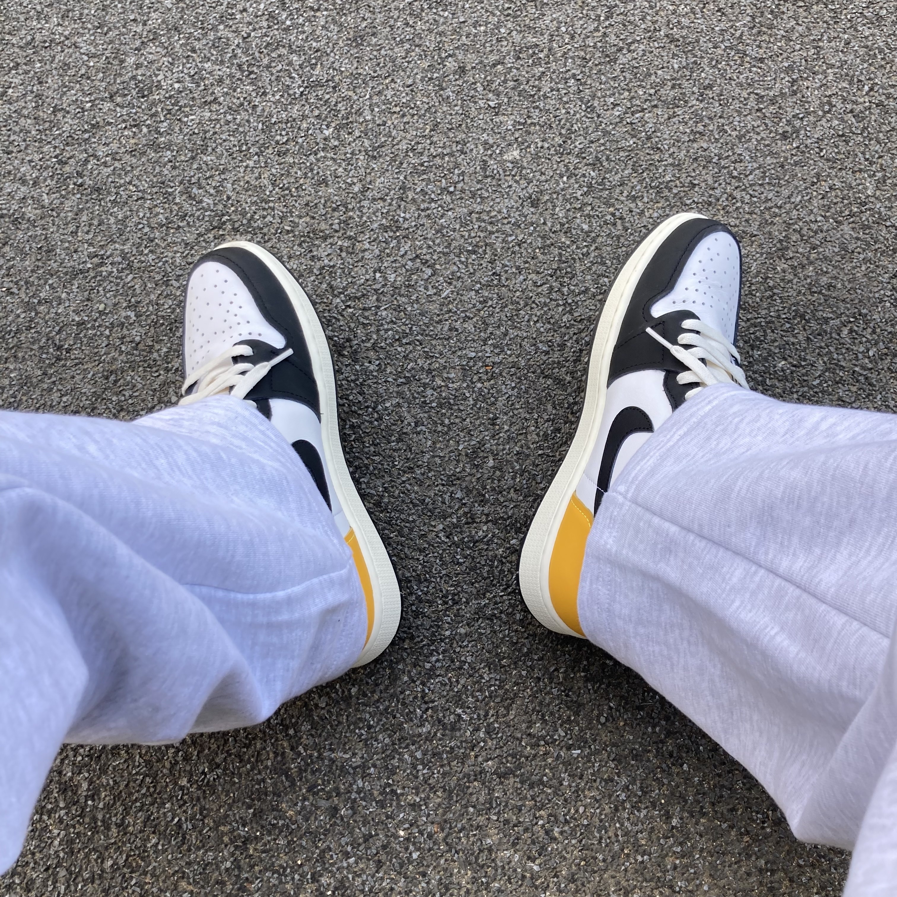 Jordan 1 Retro High OG Volt Gold 착용 스타일
