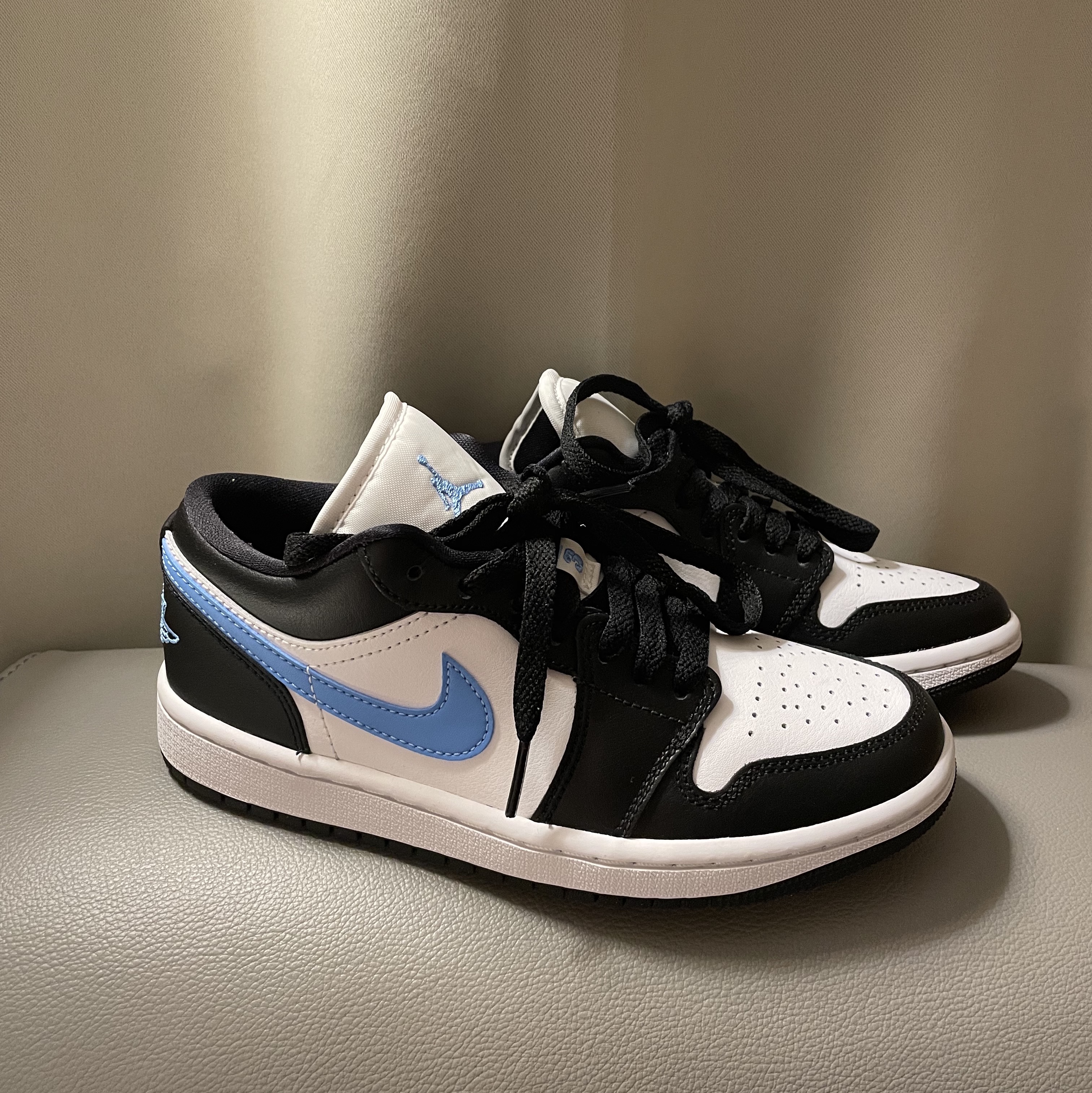 (W) Jordan 1 Low Black University Blue 착용 스타일