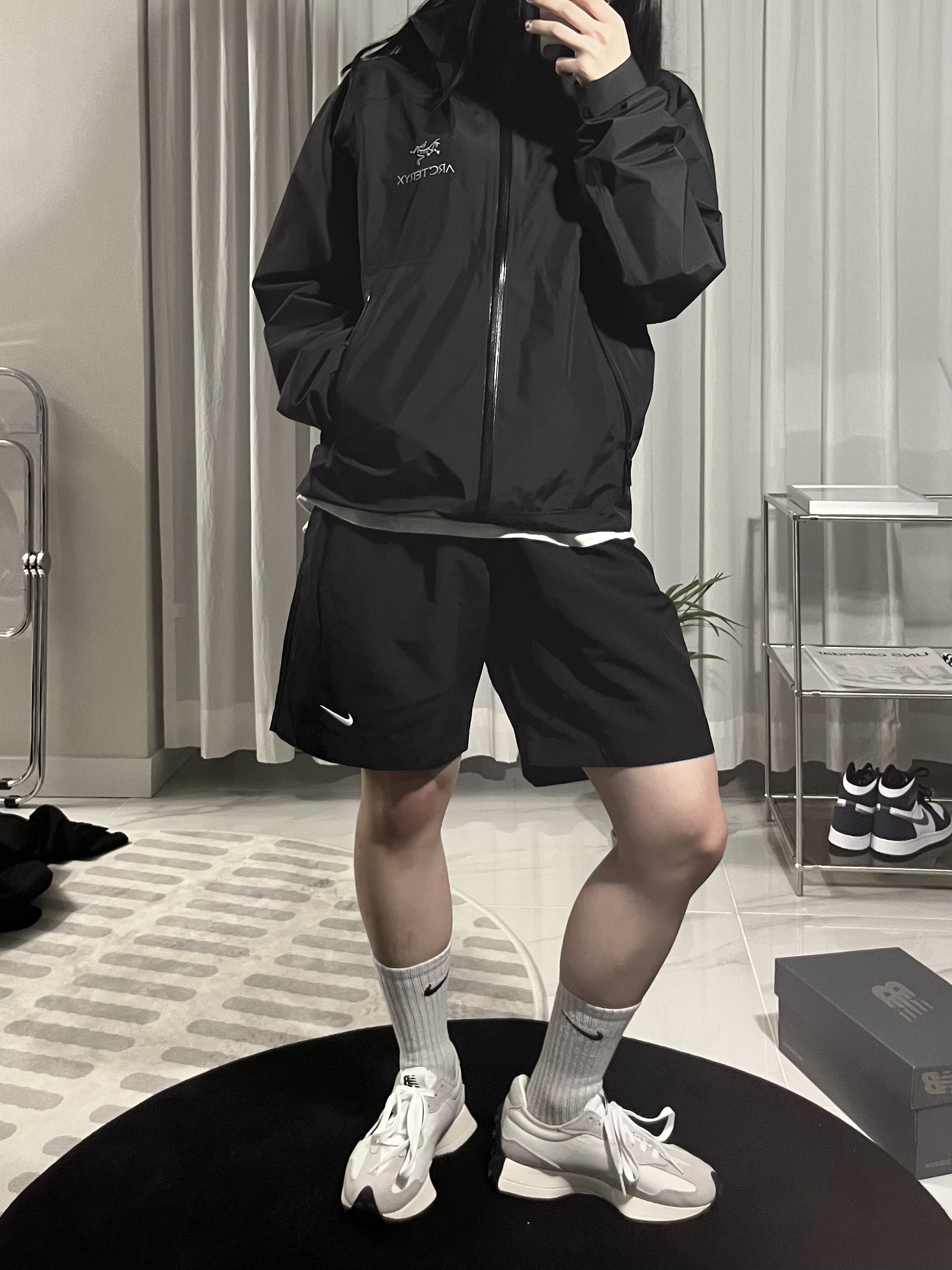 Arc'teryx Zeta SL Jacket Black, Nike NRG Solo Swoosh Shorts Black - Asia 착용 스타일 - 2