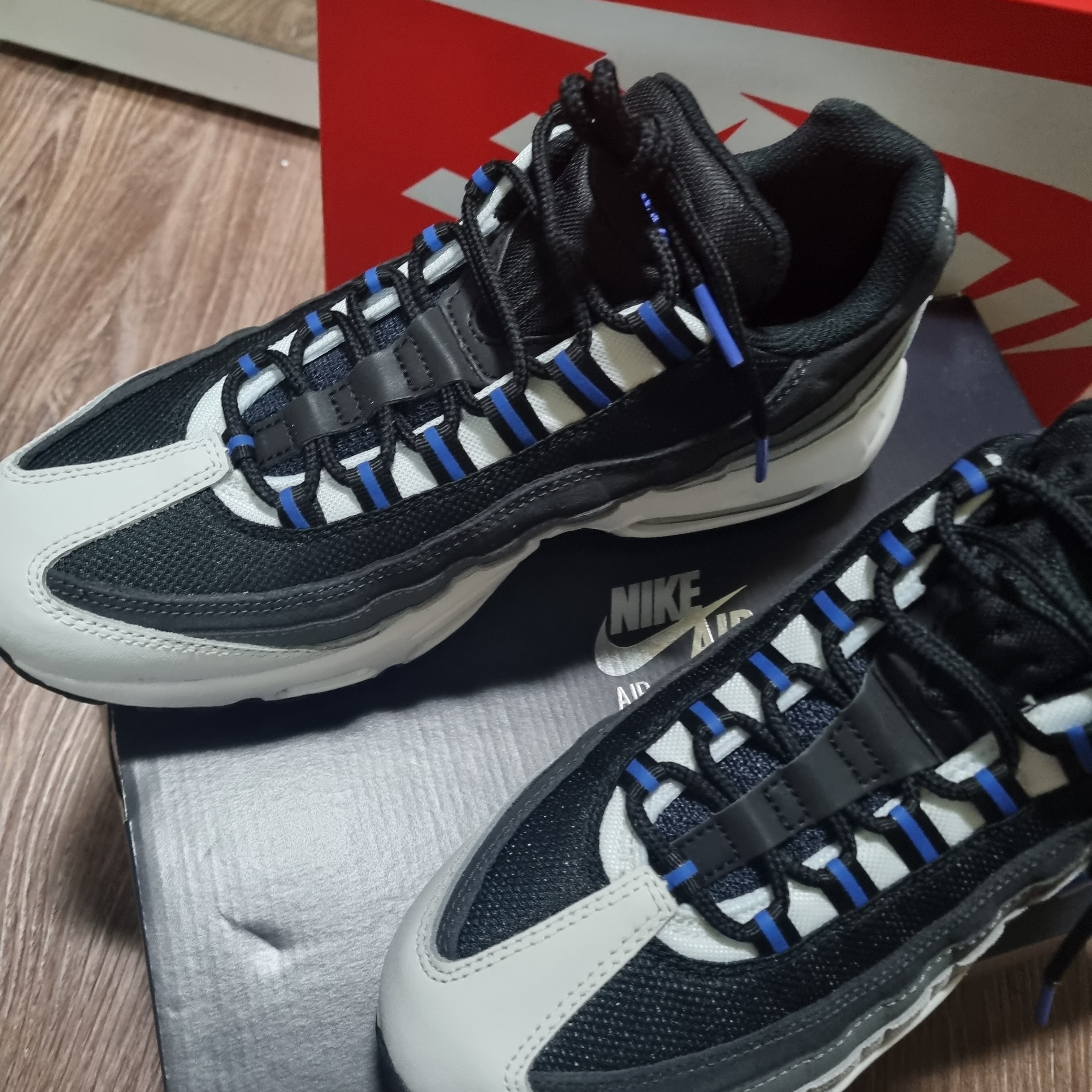 Nike Air Max 95 Summit White Wolf Grey 착용 스타일 - 3