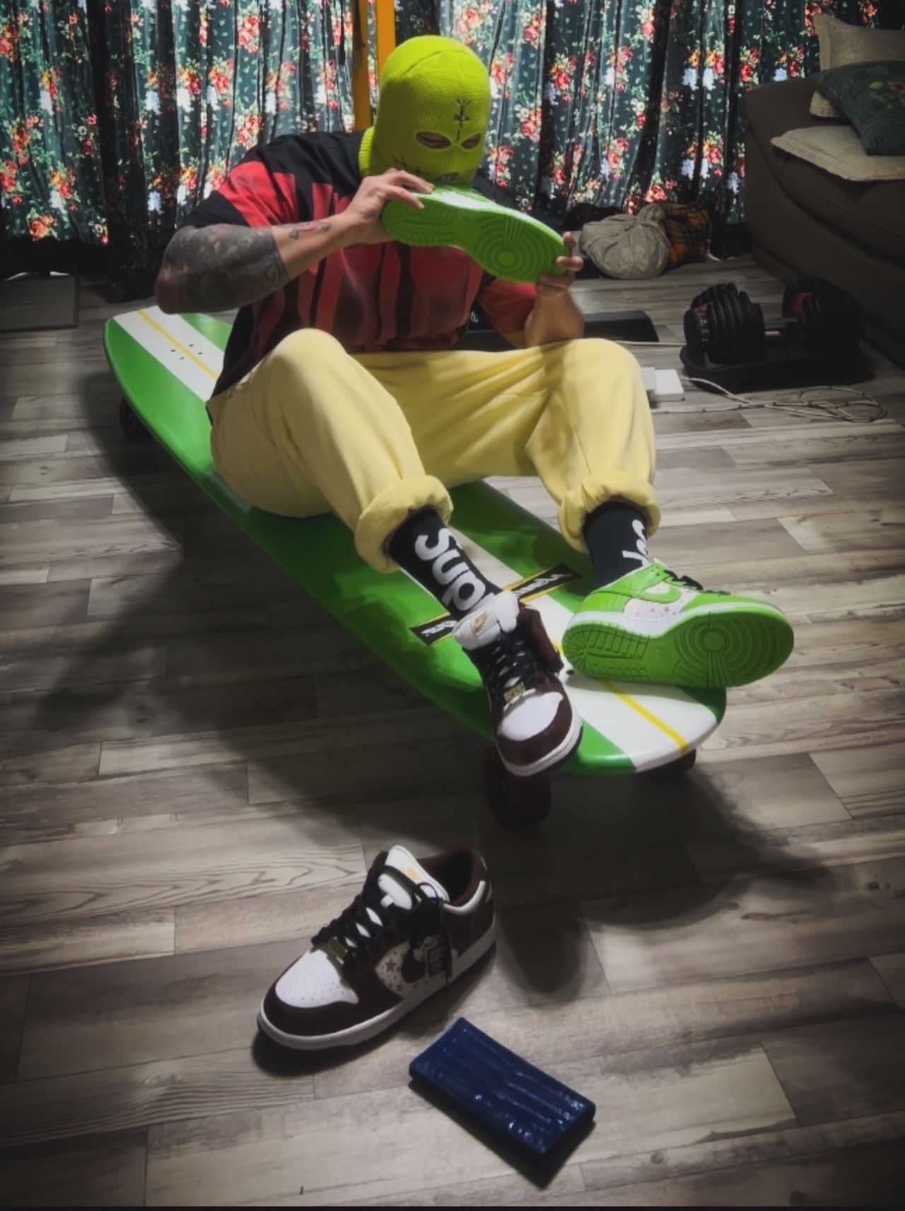 Supreme Bleed Logo S/S Top Black - 20FW, Nike x Supreme SB Dunk Low Mean Green 착용 스타일 - 1