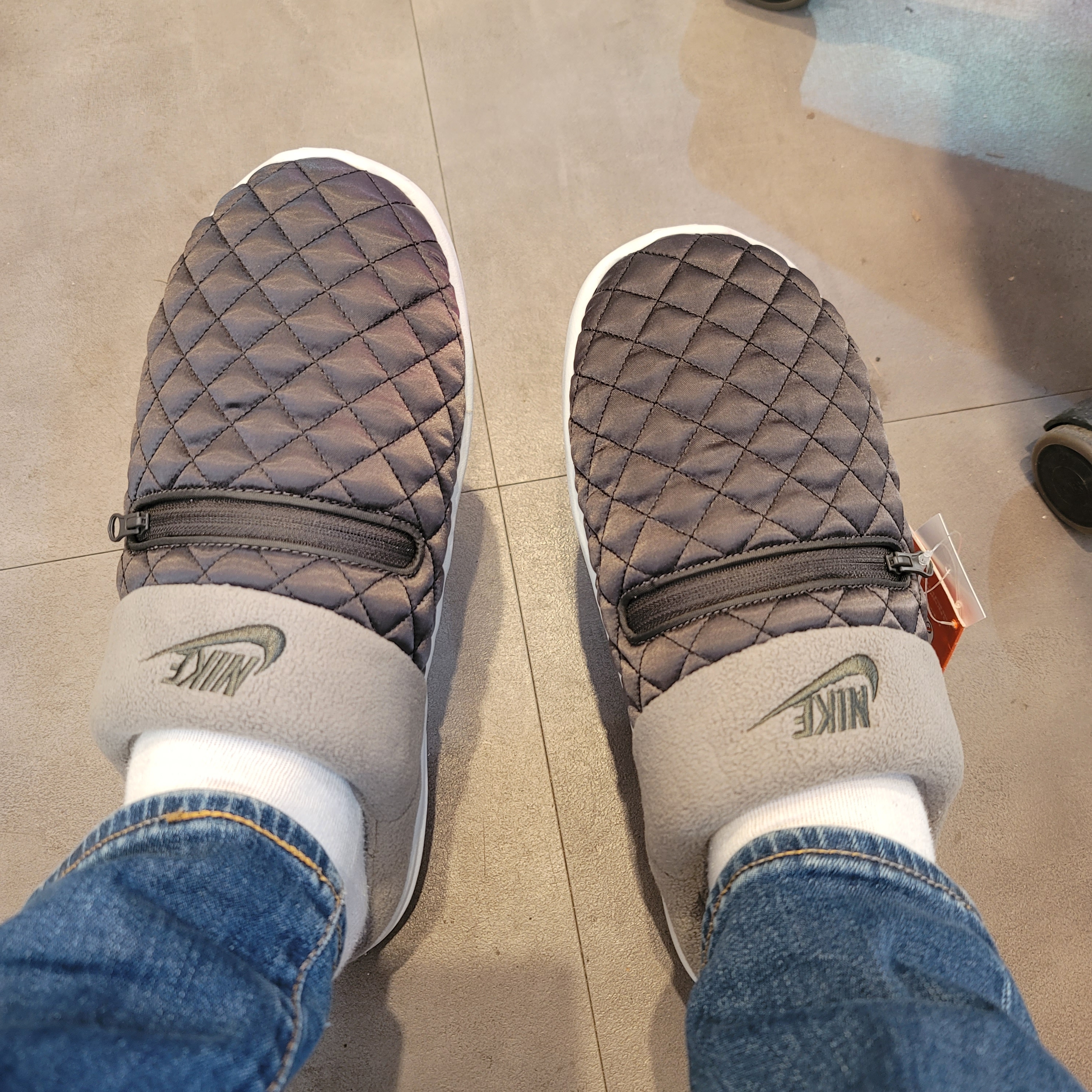 Nike Burrow SE Medium Ash 착용 스타일 - 2