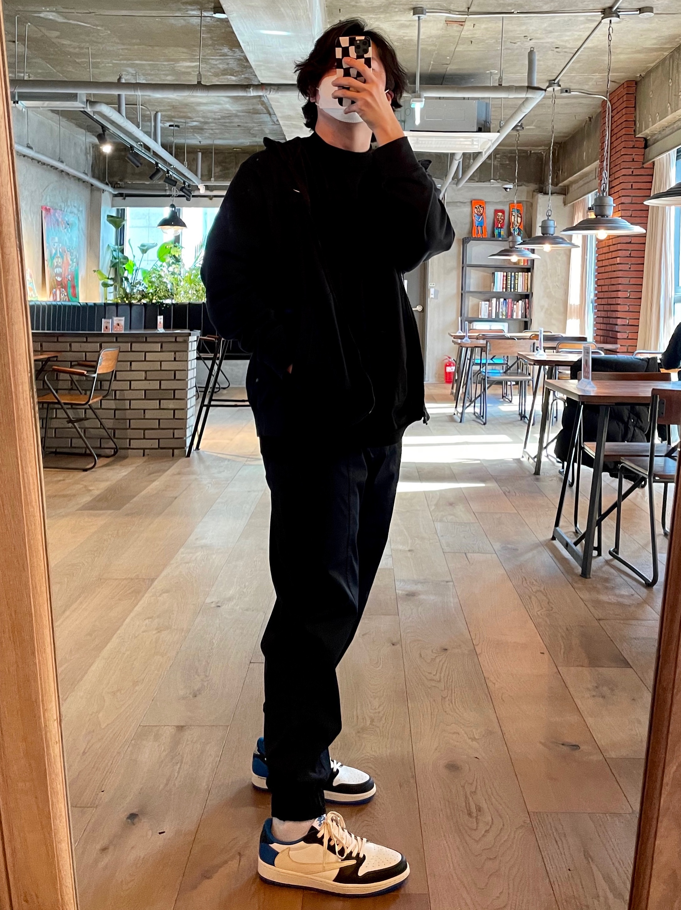 Jordan 1 x Travis Scott x Fragment Retro Low OG SP Military Blue 착용 스타일