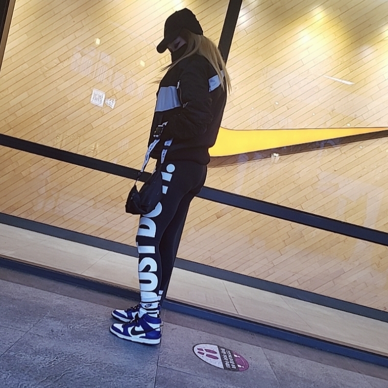 Nike NSW Swoosh Therma-Fit Bomber Black - Asia, Nike x Ambush Dunk High Deep Royal Blue 착용 스타일 - 2