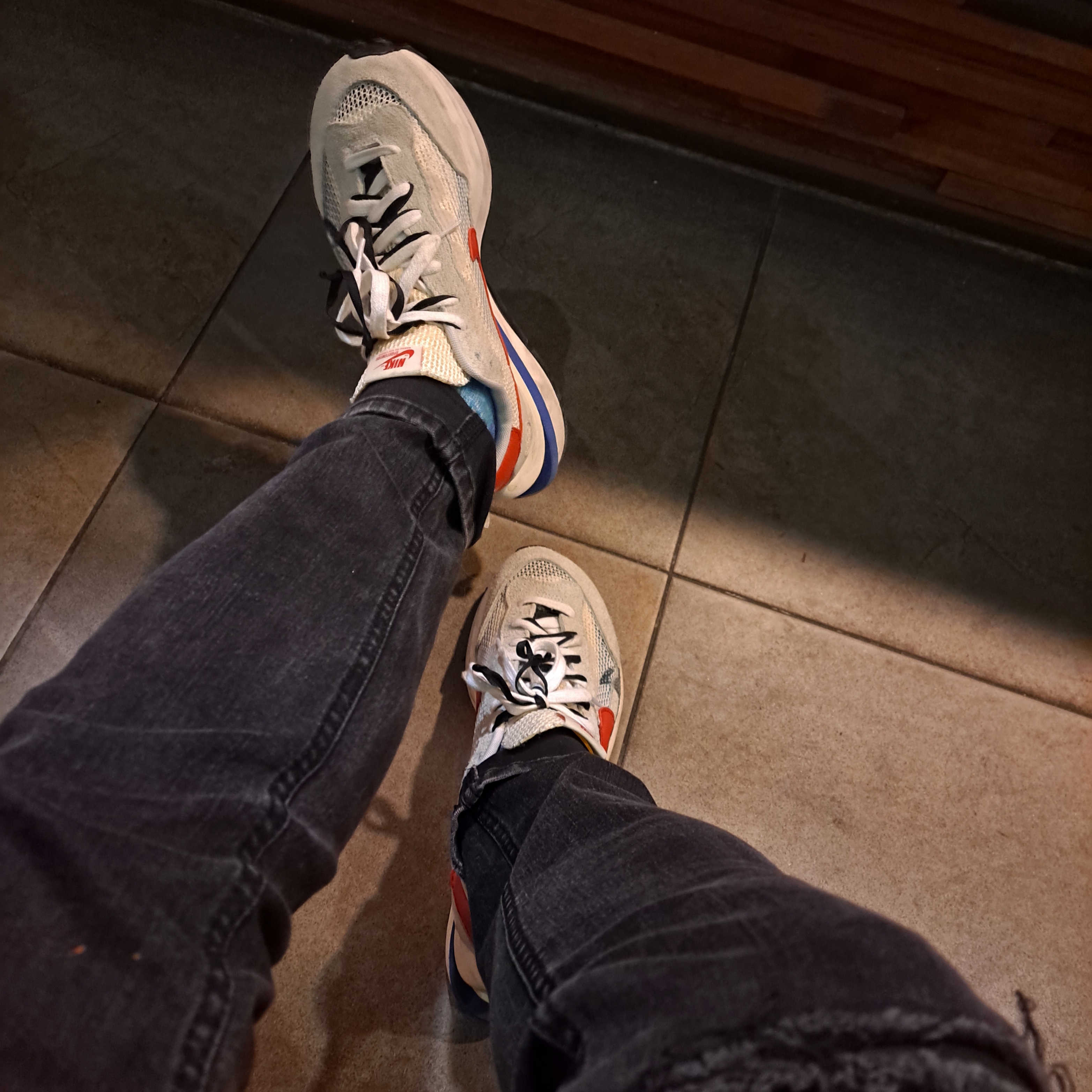 Nike x Sacai VaporWaffle Royal Fuchsia 착용 스타일 - 2