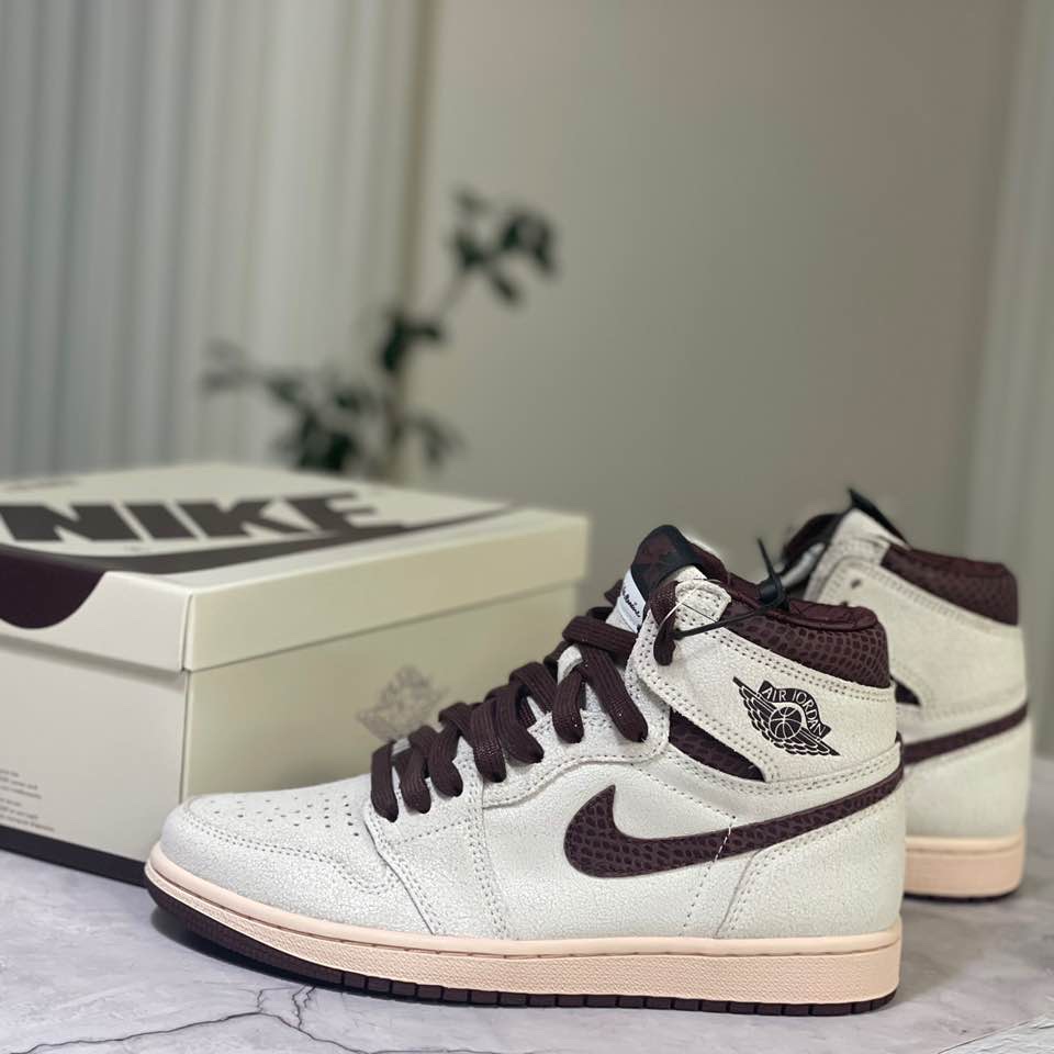 Jordan 1 x A Ma Maniere Retro High OG SP Sail and Burgundy 착용 스타일 - 3