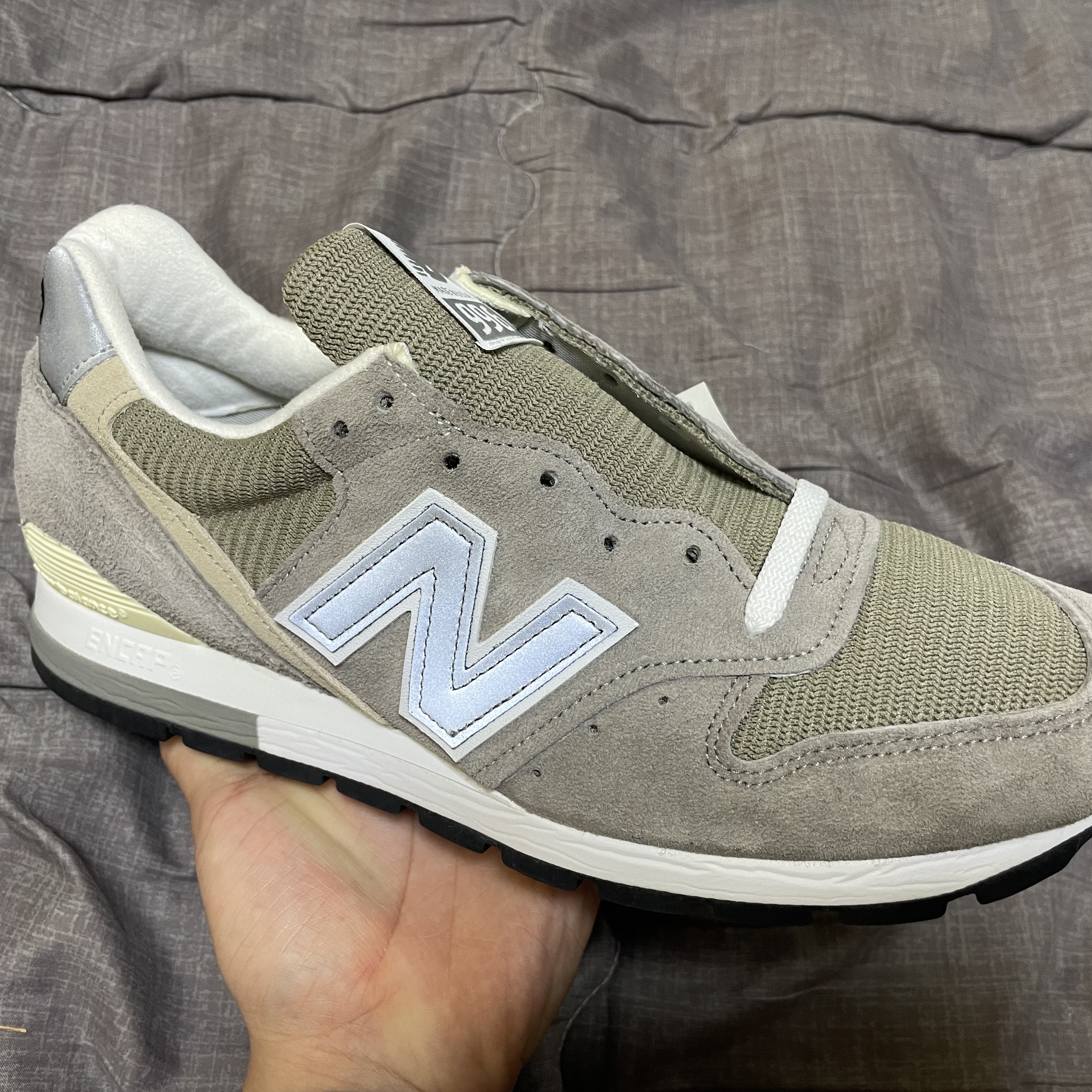 New Balance 996 Made in USA Grey 착용 스타일 - 1