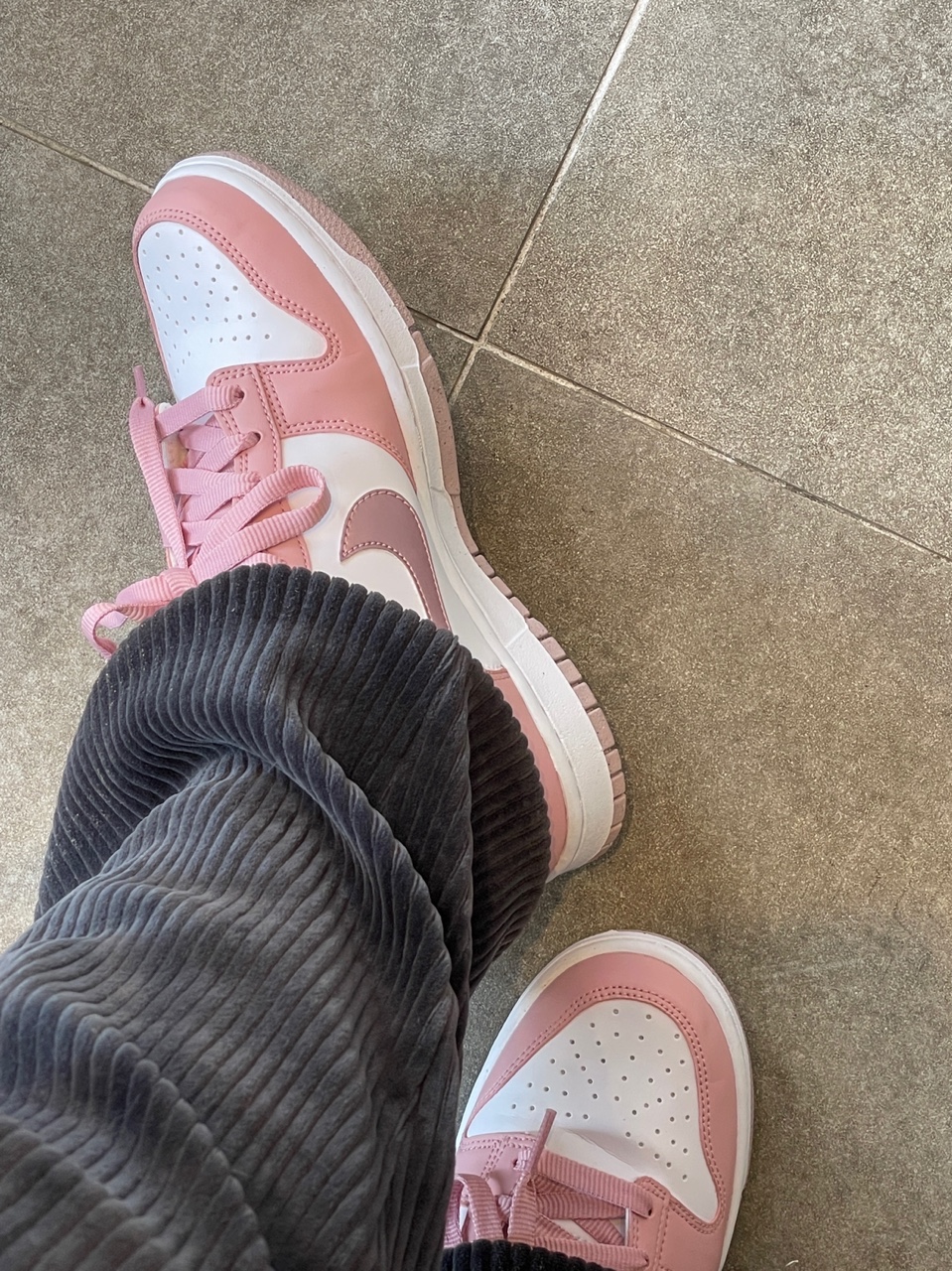 (GS) Nike Dunk Low Pink Velvet, Nike Dunk Low Retro Black 착용 스타일 - 1