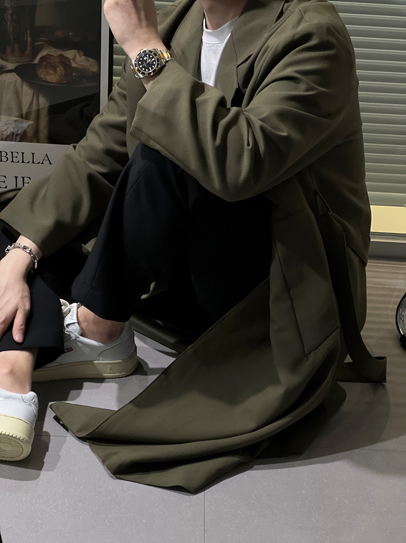 (W) Autry Medalist Low Leather Sneakers White, Autry Medalist Low Leather Sneakers White 착용 스타일 - 4