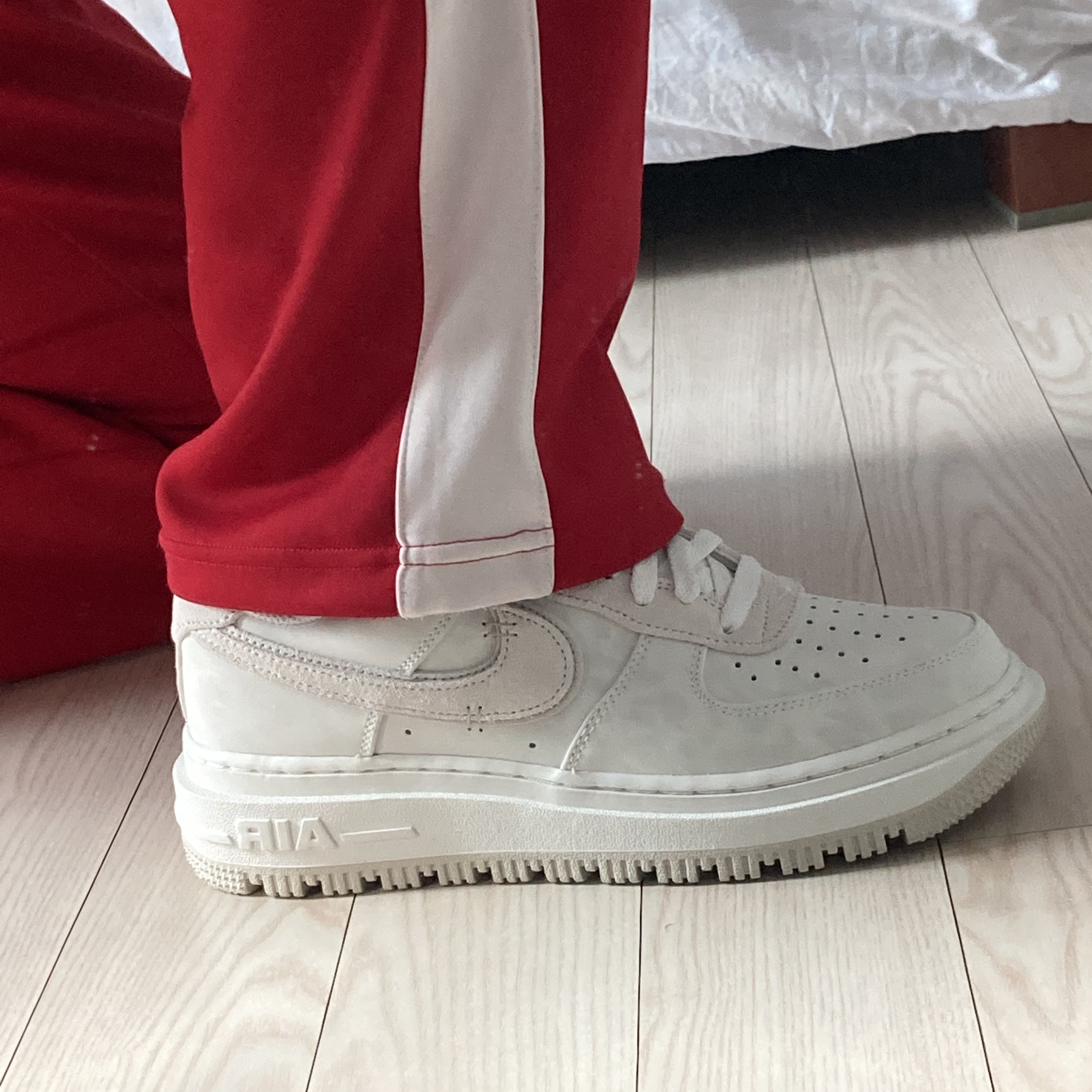 Nike Air Force 1 Luxe Summit White 착용 스타일 - 3