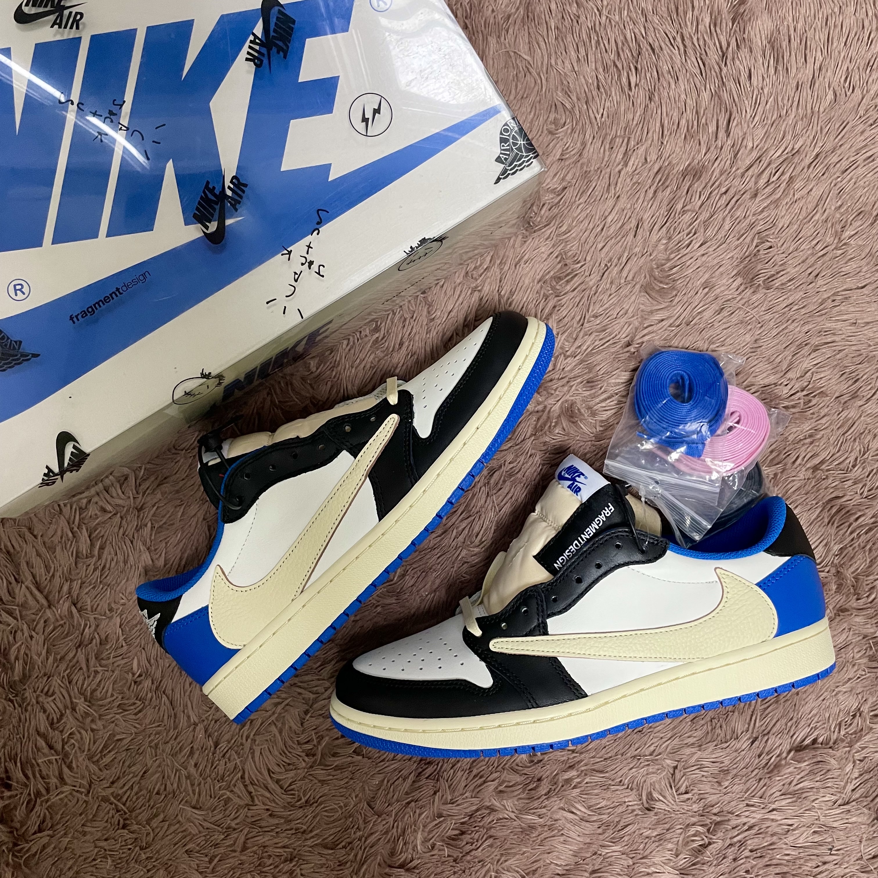 Jordan 1 x Travis Scott x Fragment Retro Low OG SP Military Blue 착용 스타일