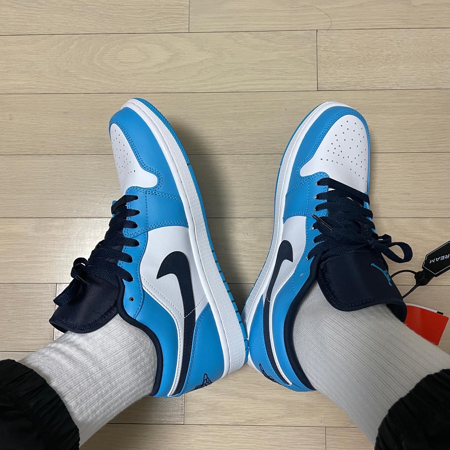 Jordan 1 Retro High OG Dark Marina Blue, Jordan 1 Low Dark Powder Blue 착용 스타일 - 2