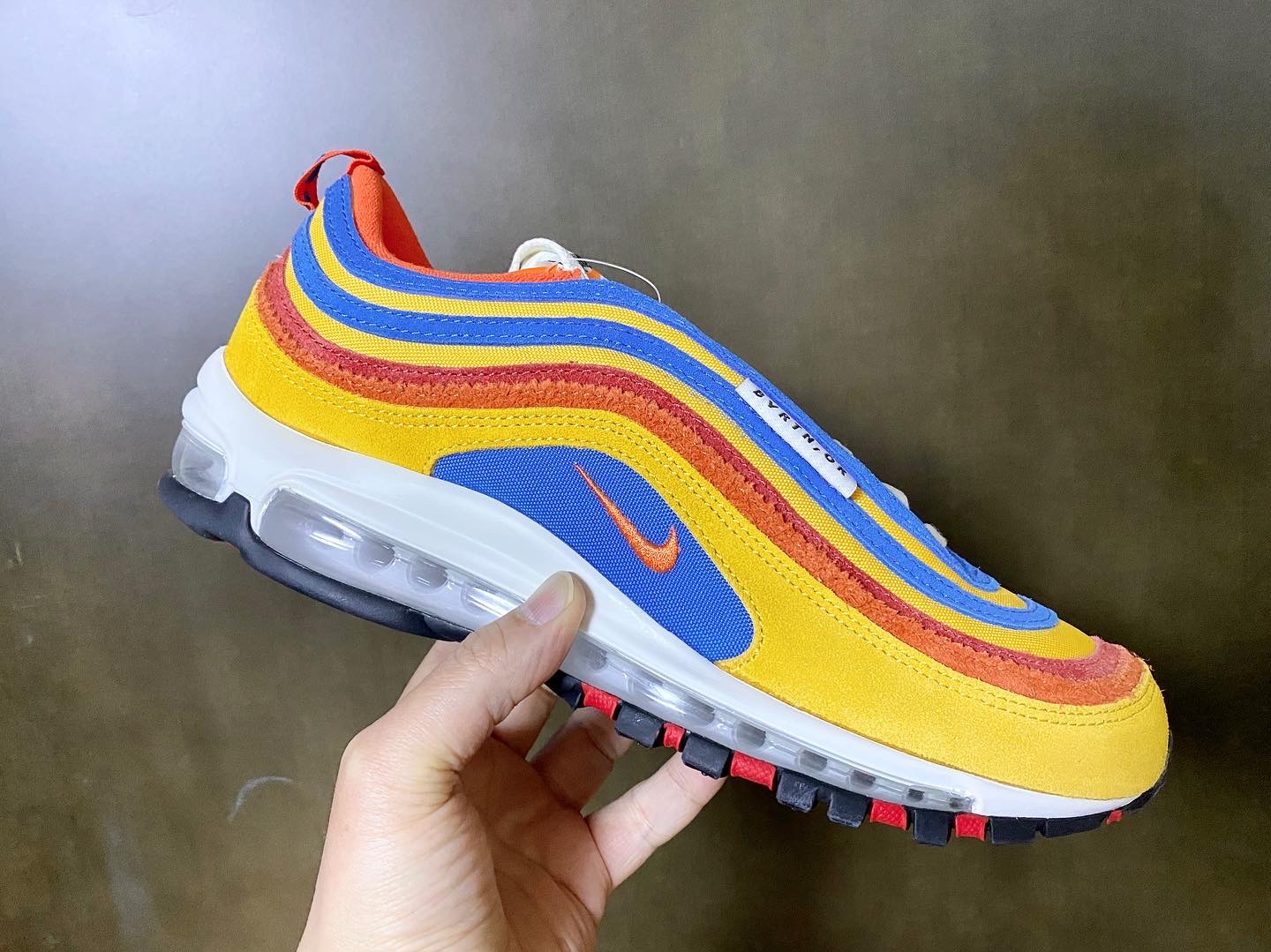 Nike Air Max 97 SE Air Max Running Club Pollen Orange 착용 스타일 - 1