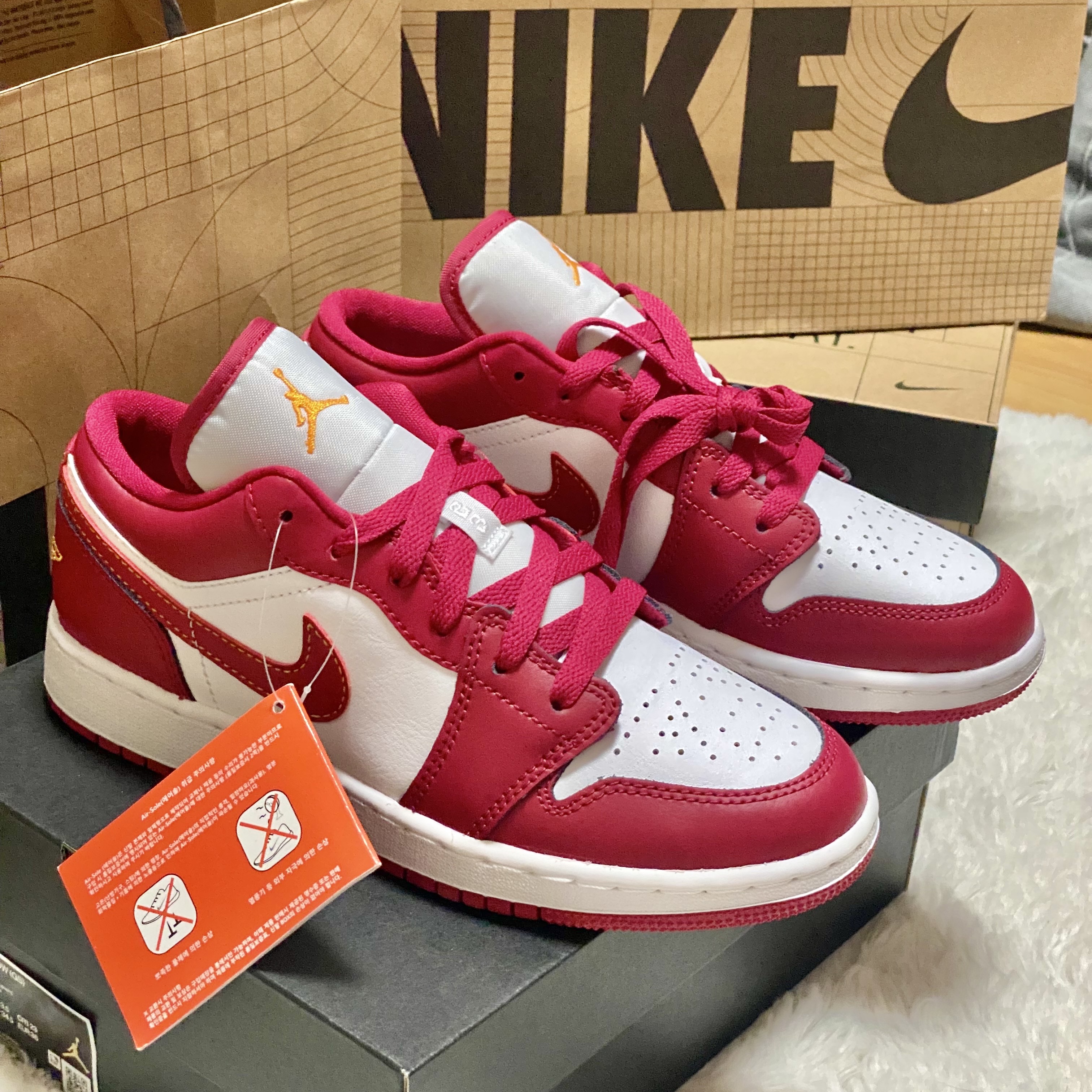 (GS) Jordan 1 Low Cardinal Red 착용 스타일 - 2