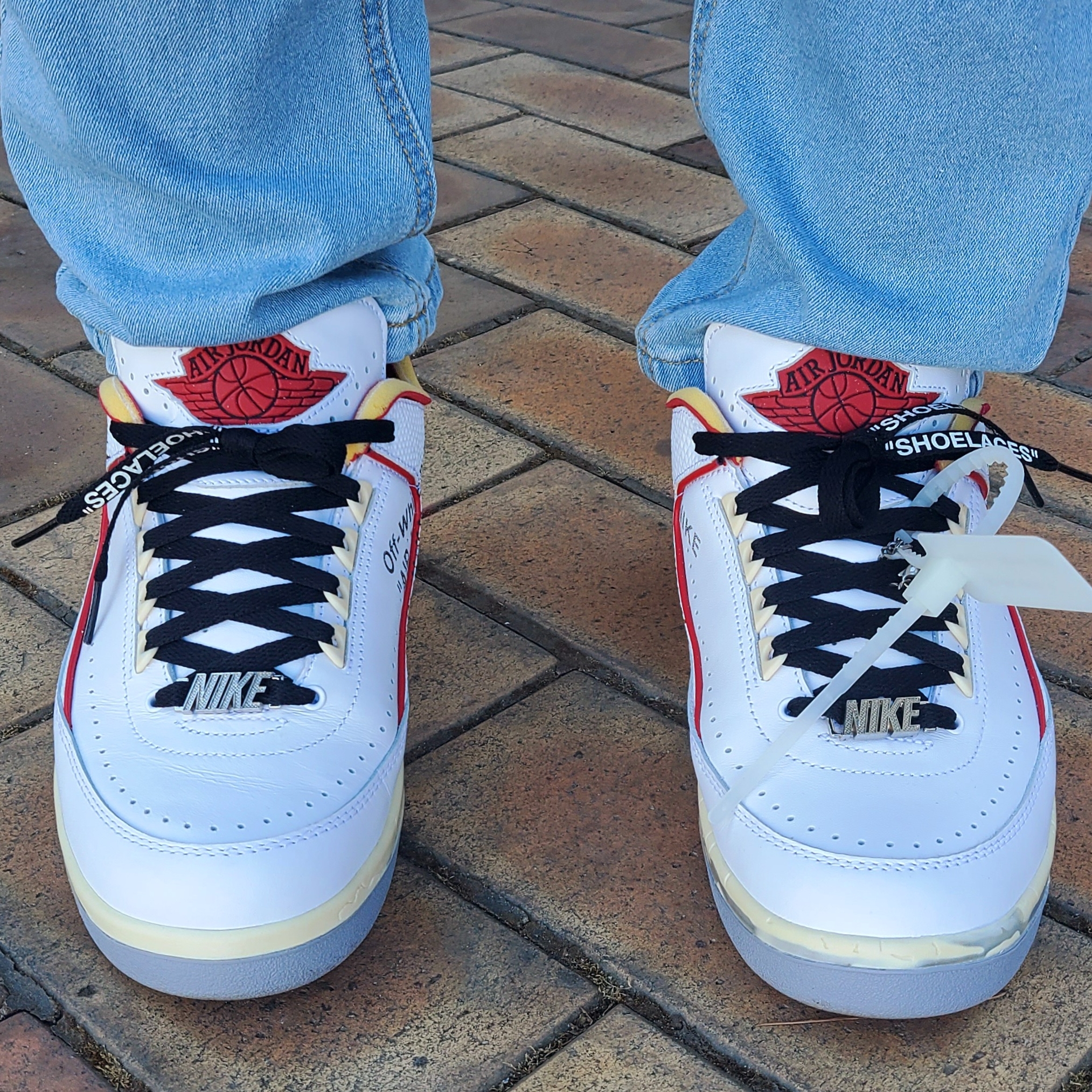 Jordan 2 x Off-White Retro Low SP White and Varsity Red 착용 스타일 - 2