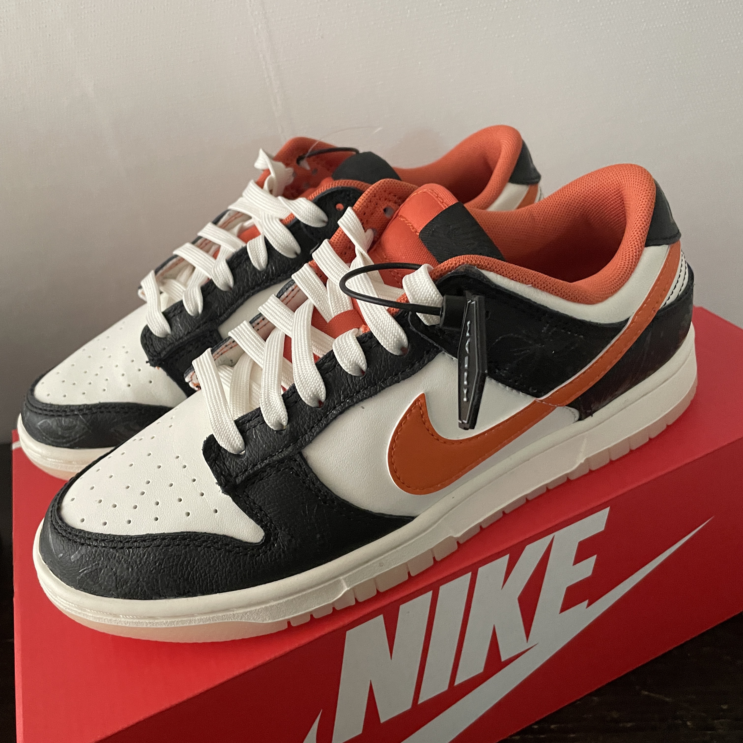 Nike Dunk Low Retro PRM Halloween 착용 스타일 - 2
