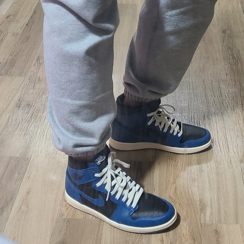 Jordan 1 Retro High OG Dark Marina Blue 착용 스타일 - 1
