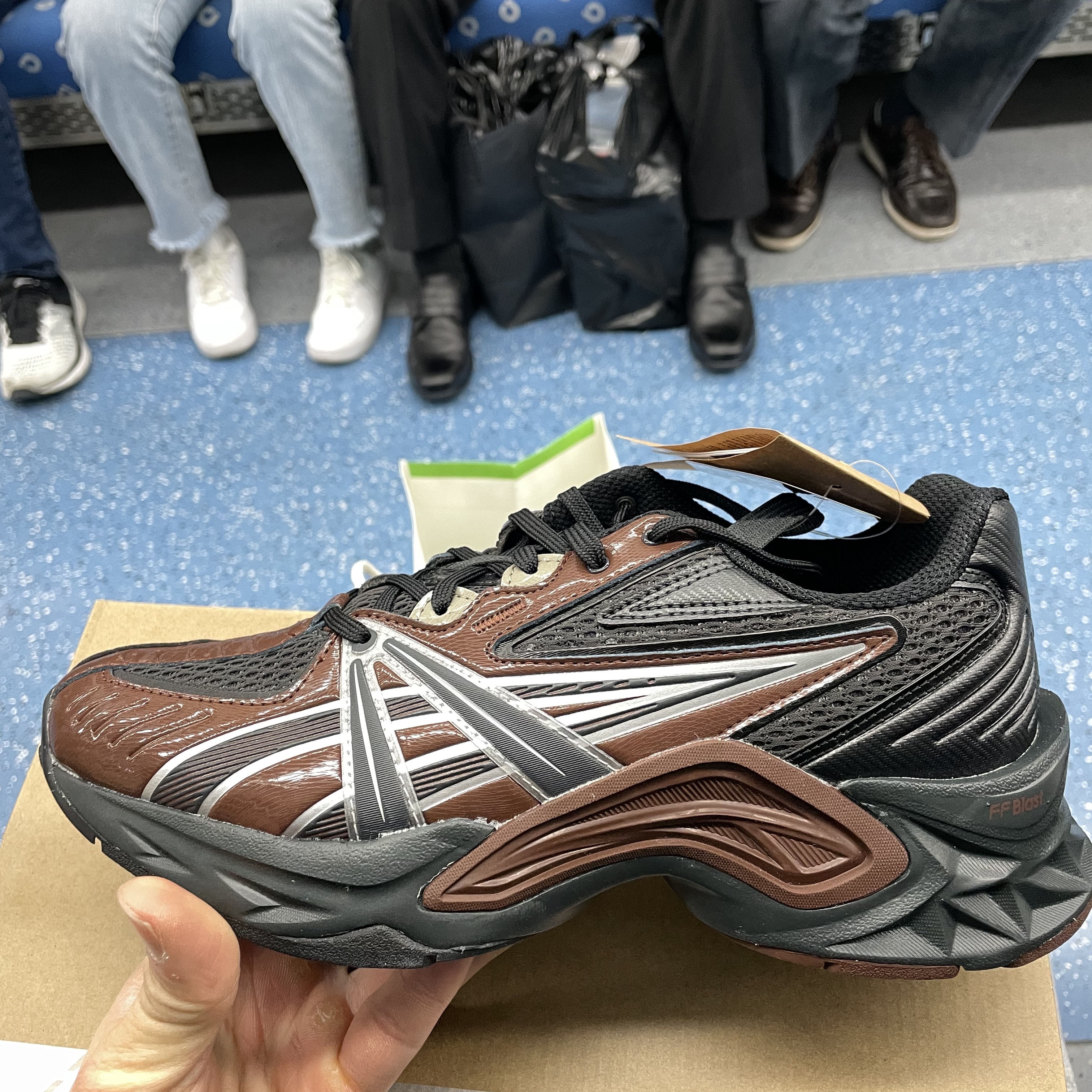 Asics HN2-S Protoblast Chocolate Brown 착용 스타일 - 3
